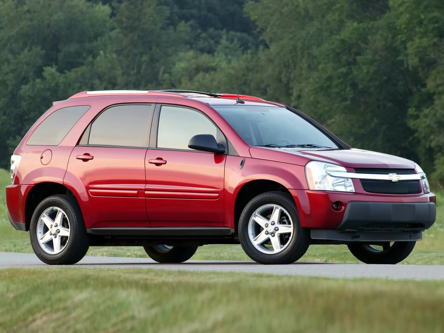 Chevrolet_Equinox_1_generation__SUV_5-doors__1.jpg
