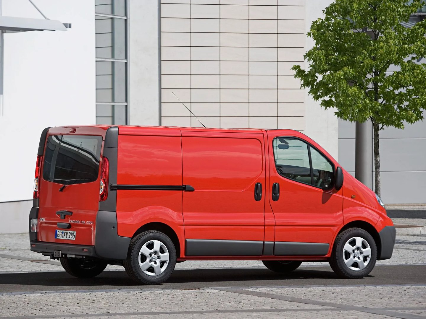 Opel_Vivaro_1_generation_restyling__Van__3.jpg