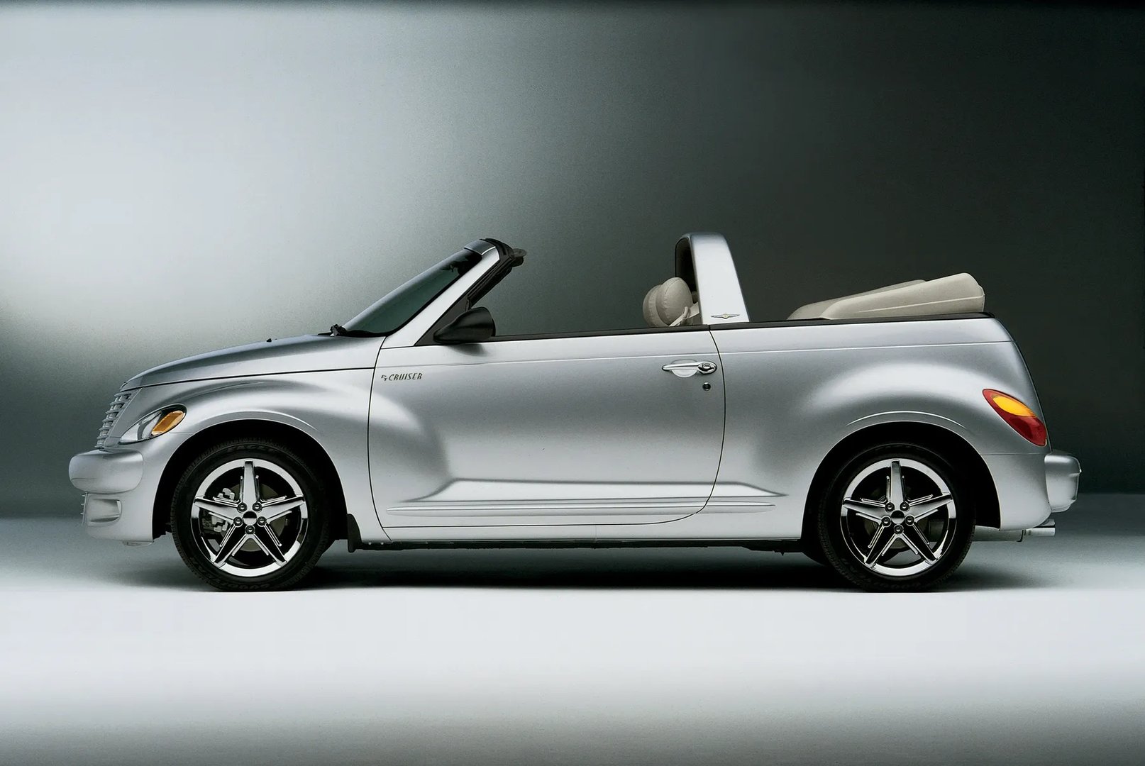Chrysler_PT_Cruiser_1_generation__Cabrio__2.jpg