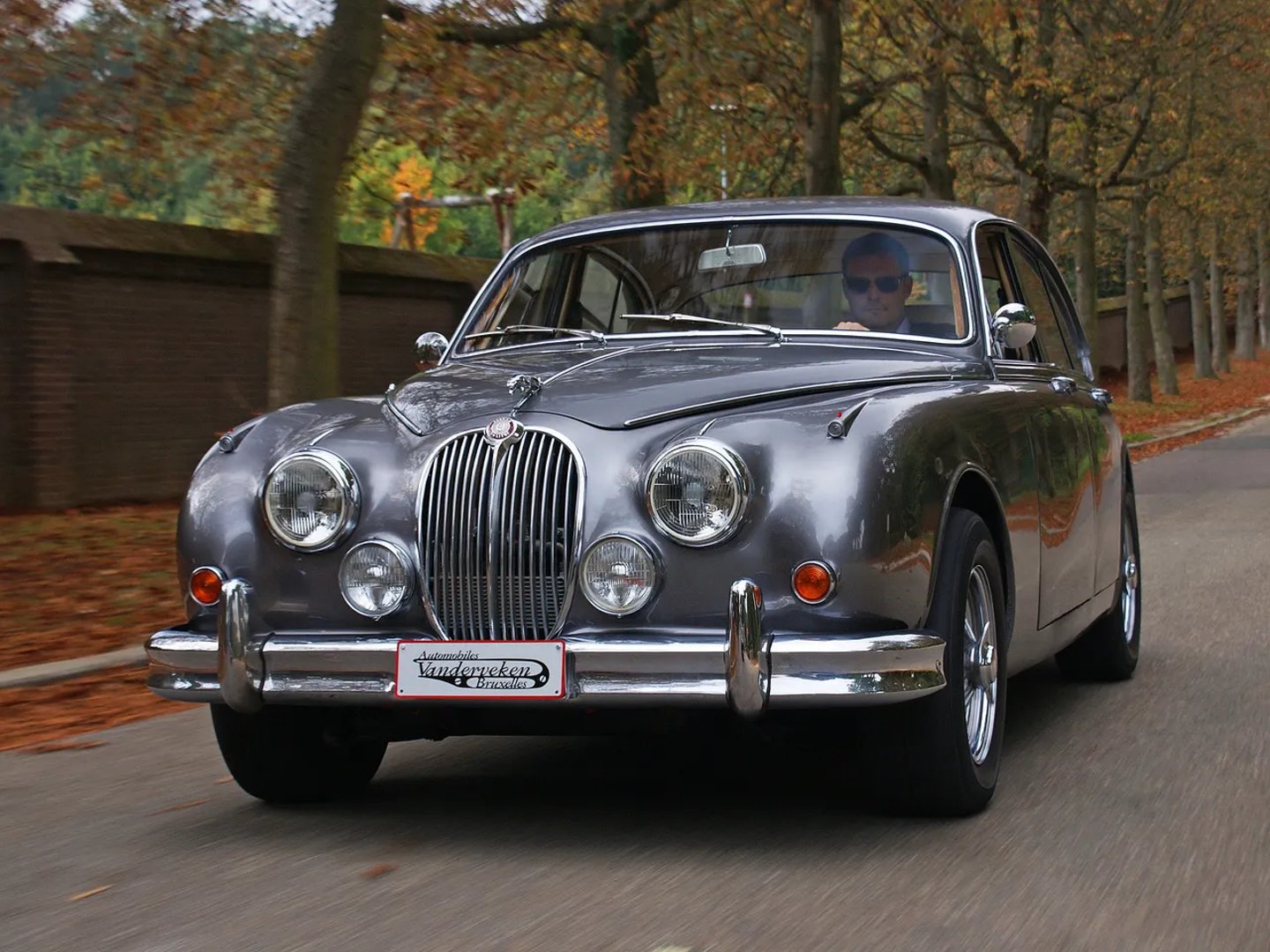 Jaguar_Mark_2_1_generation__Sedan__1.jpg