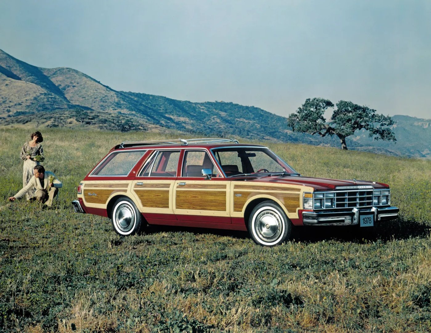 Chrysler_LeBaron_1_generation__Estate_5-door__2.jpg