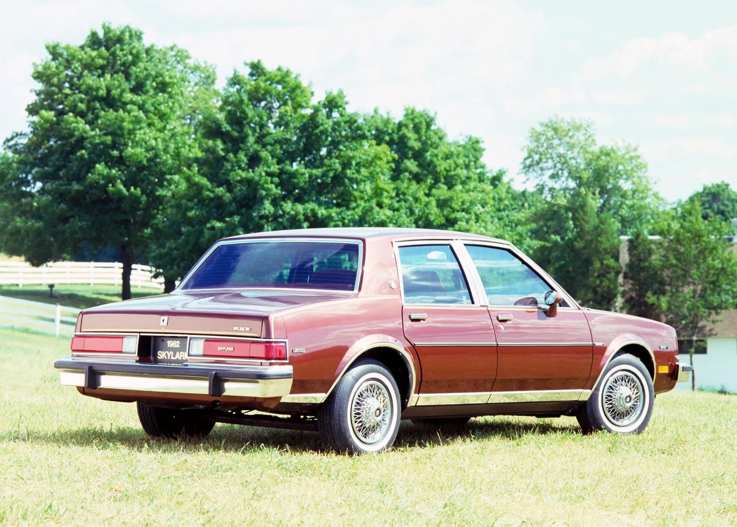 Buick_Skylark_5_generation__Sedan__1.jpg