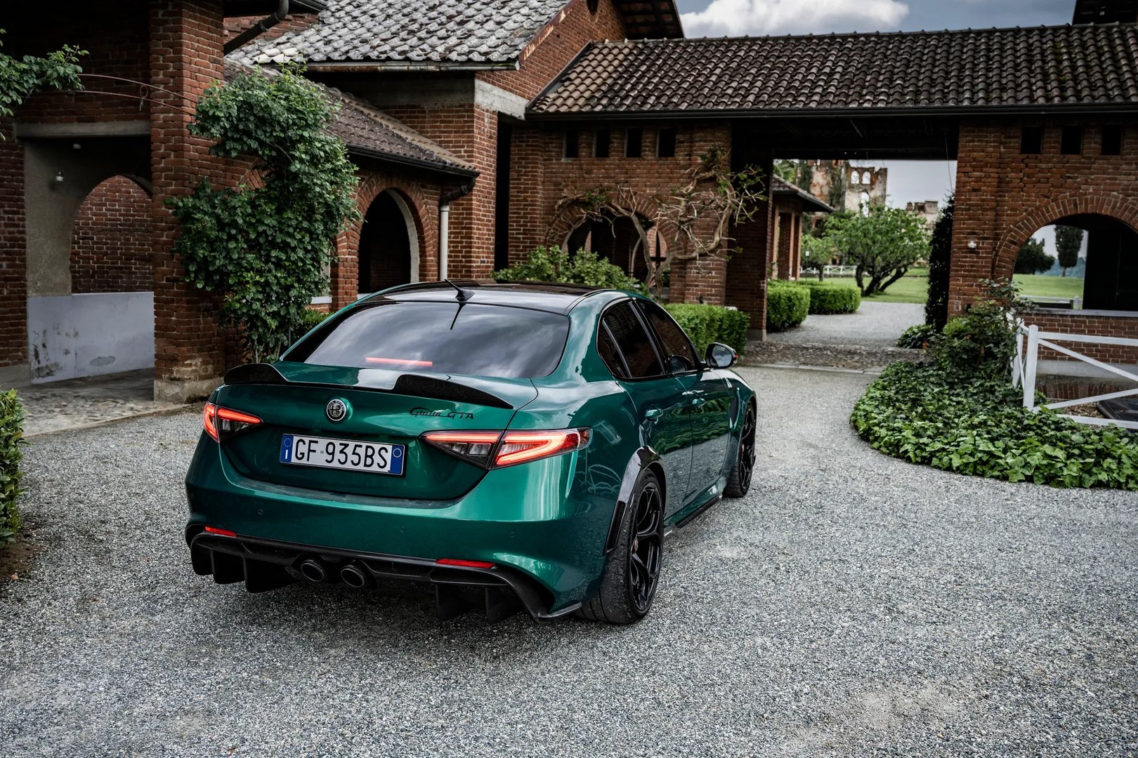 Alfa Romeo_Giulia_2_generation_restyling__Sedan__2.jpg