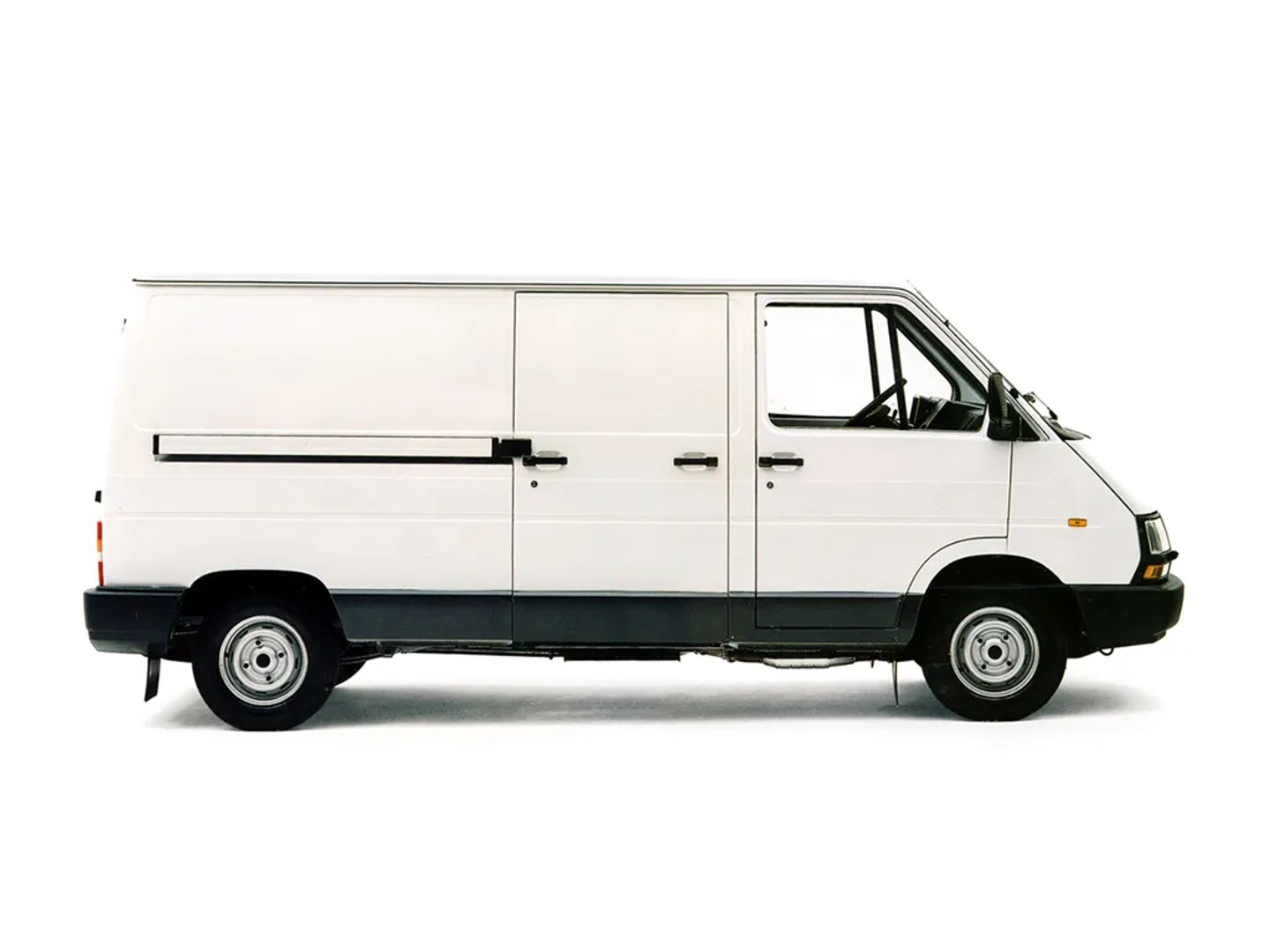 Renault_Trafic_1_generation_restyling__Van__3.jpg