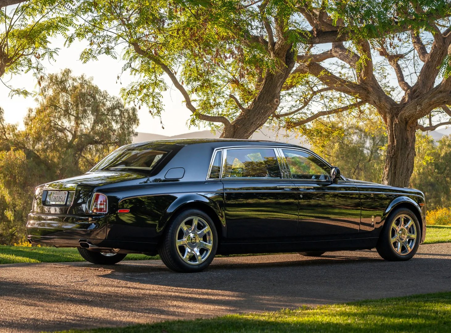 Rolls-Royce_Phantom_7_generation_restyling__Sedan__6.jpg
