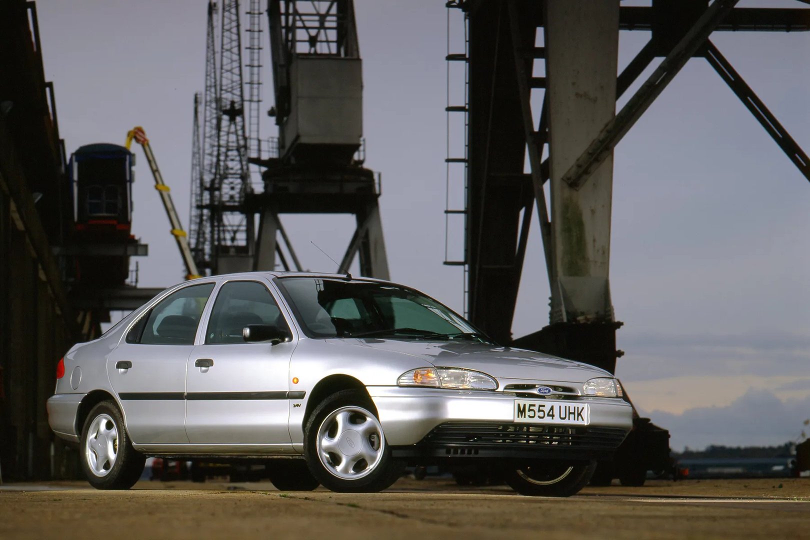 Ford_Mondeo_1_generation__Liftback__1.jpg
