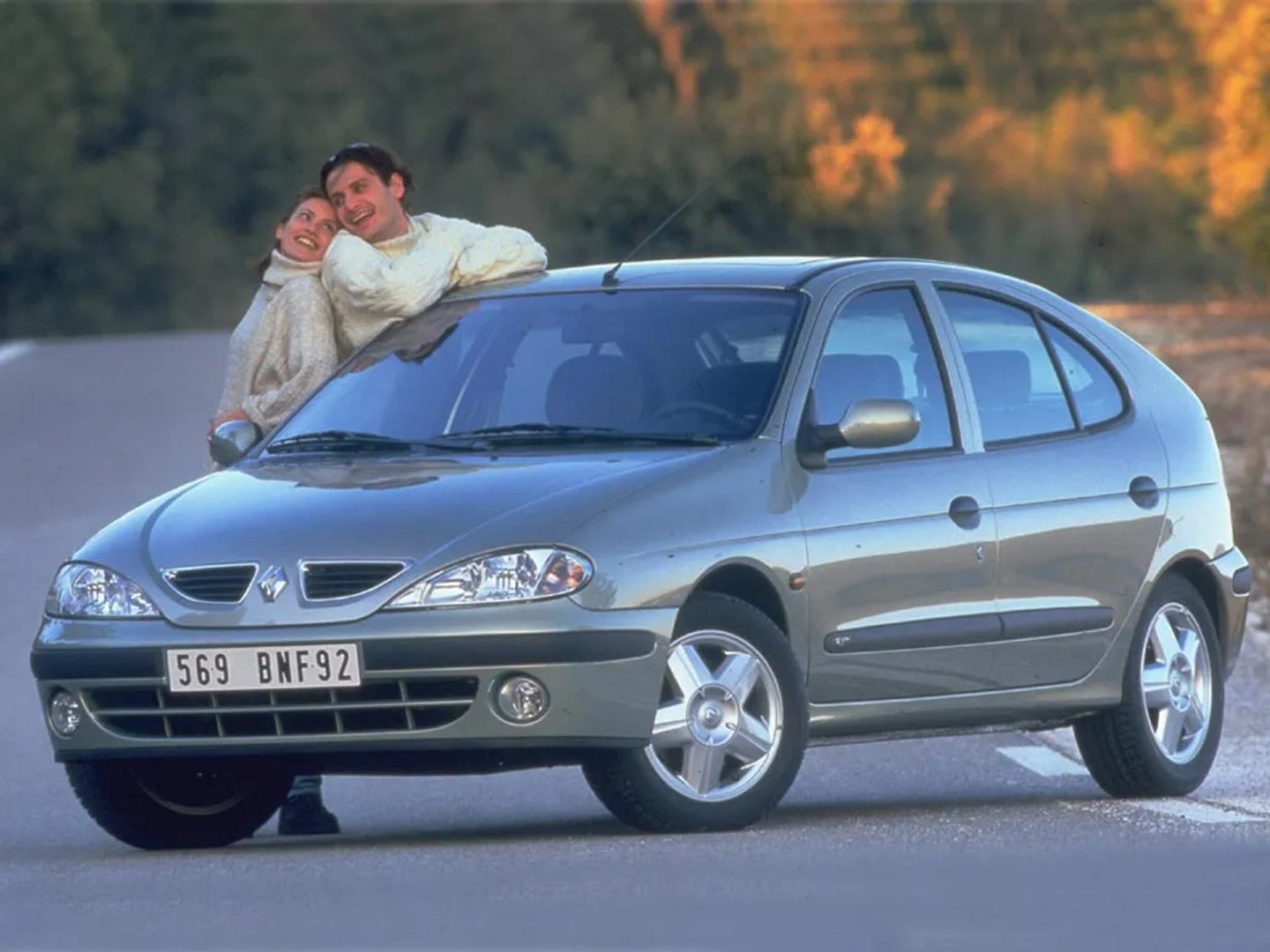 Renault_Megane_1_generation_restyling__Hatchback_5-door__5.jpg