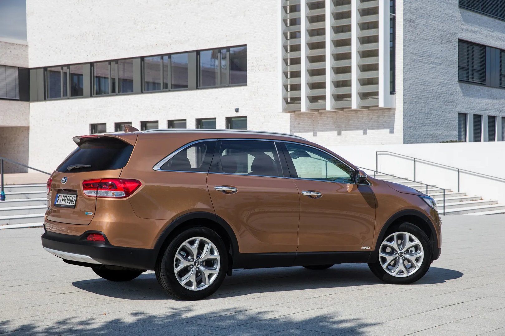 Kia_Sorento_3_generation__SUV_5-doors__3.jpg