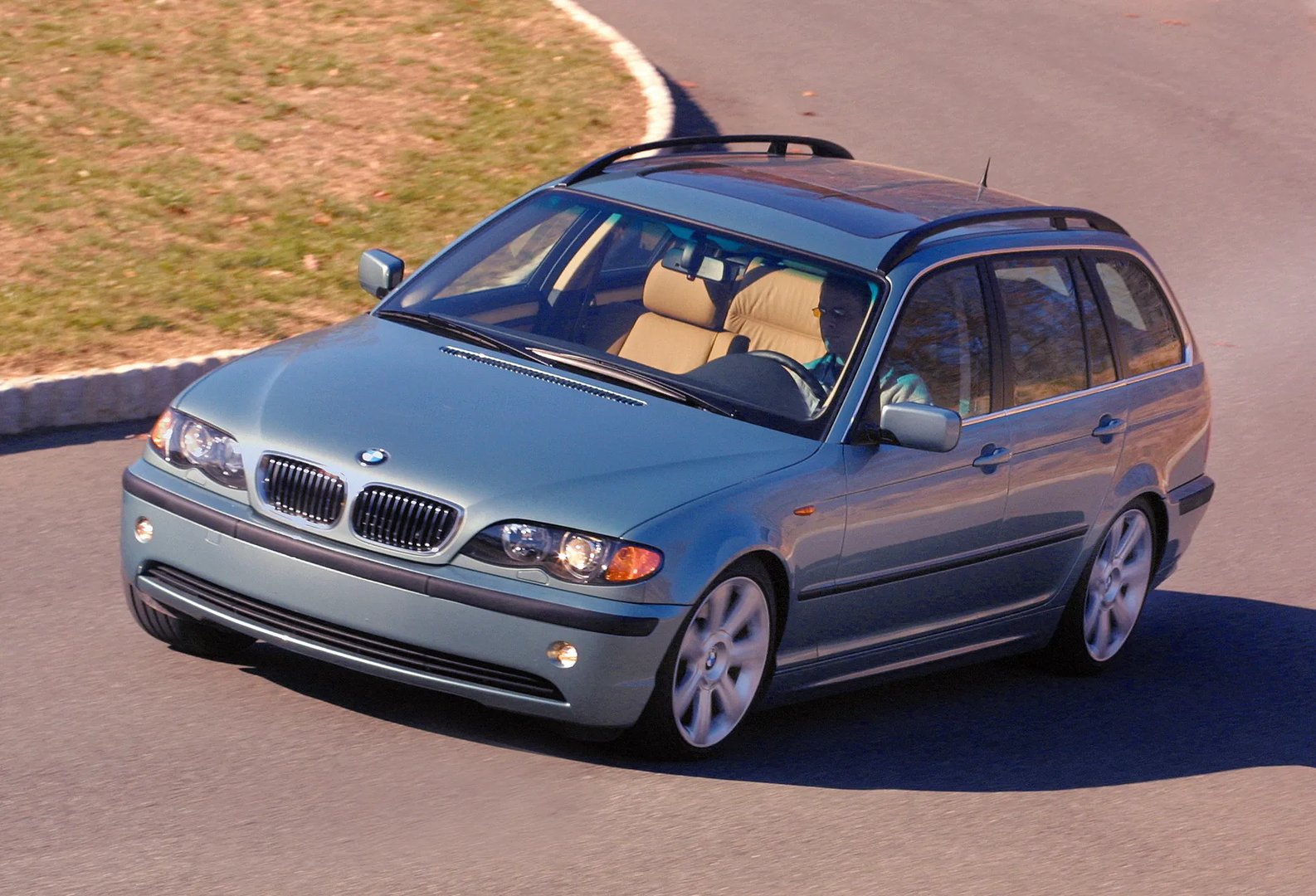 BMW_3_series_4_generation_restyling__Estate_5-door__7.jpg