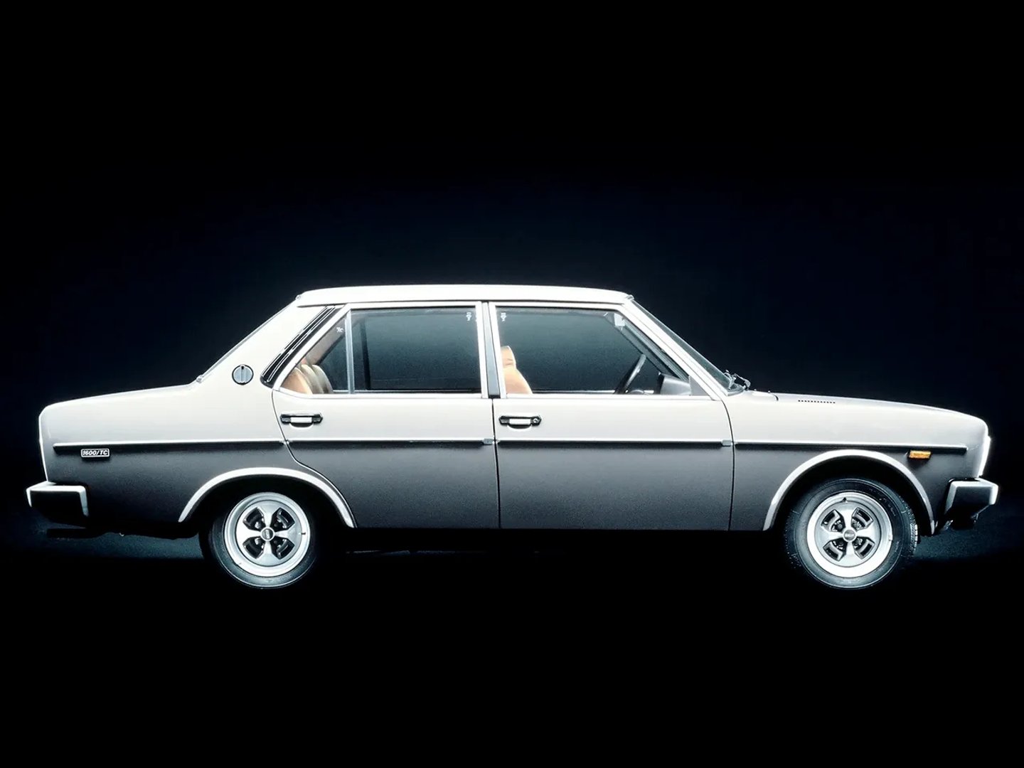 Fiat_131_1_generation__Sedan__7.jpg