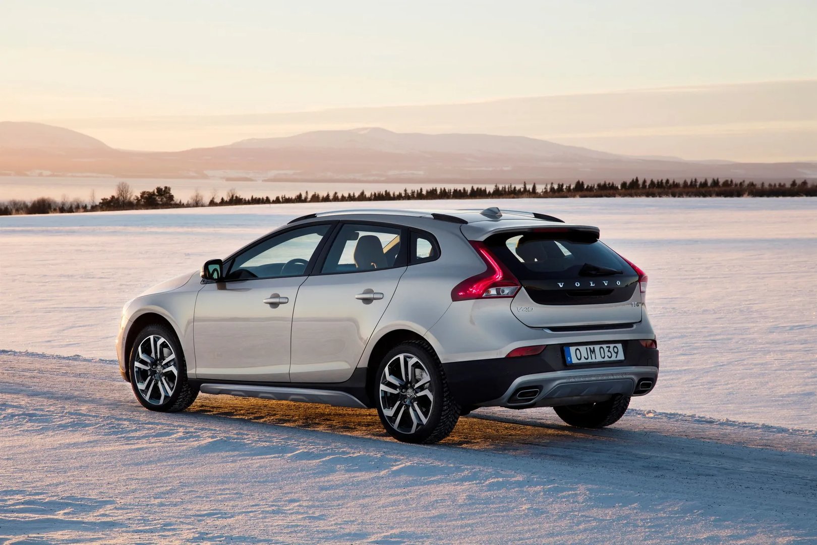 Volvo_V40_Cross_Country_1_generation_restyling__Hatchback_5-door__6.jpg