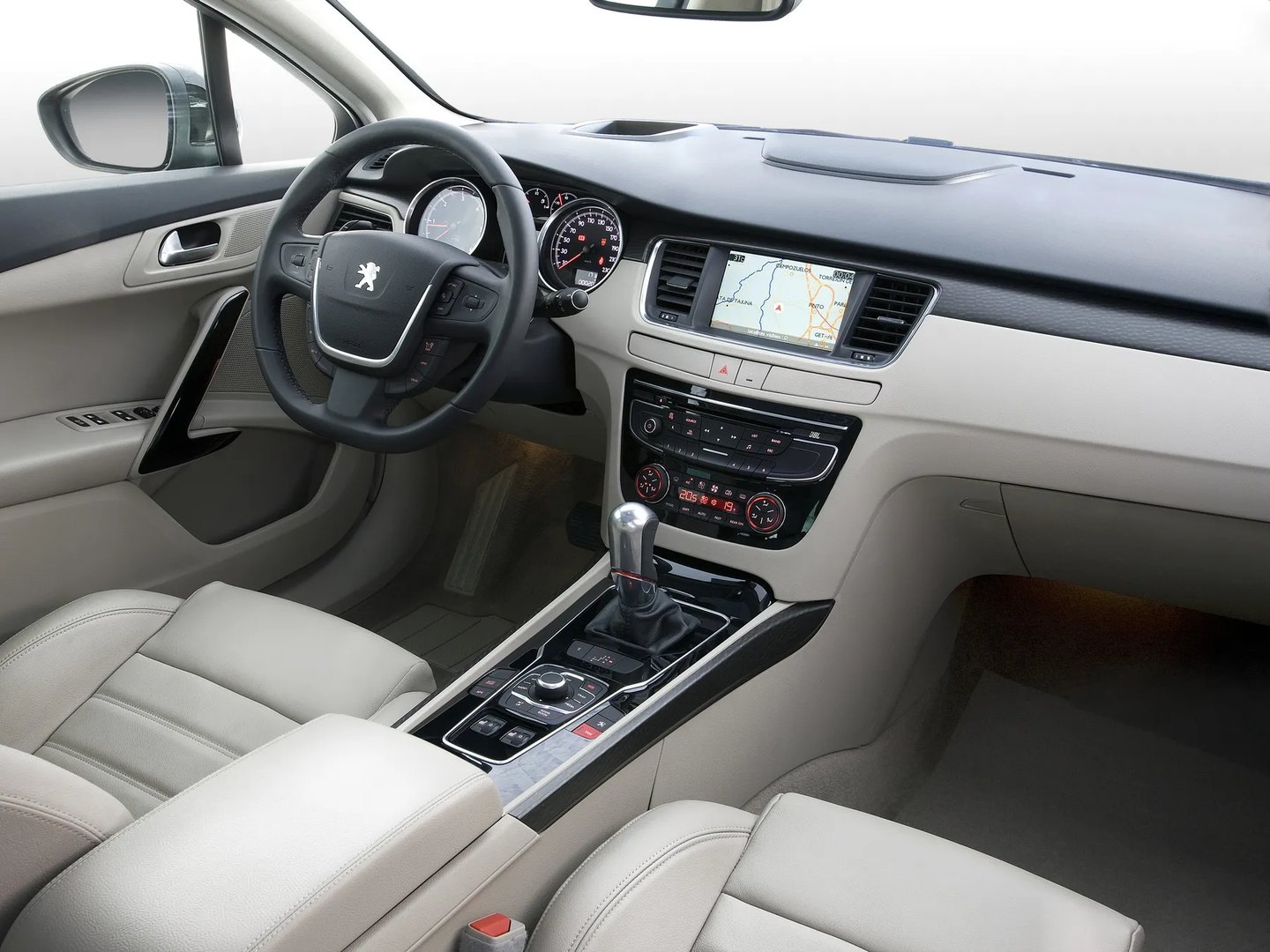 Peugeot_508_1_generation__Estate_5-door__9.jpg