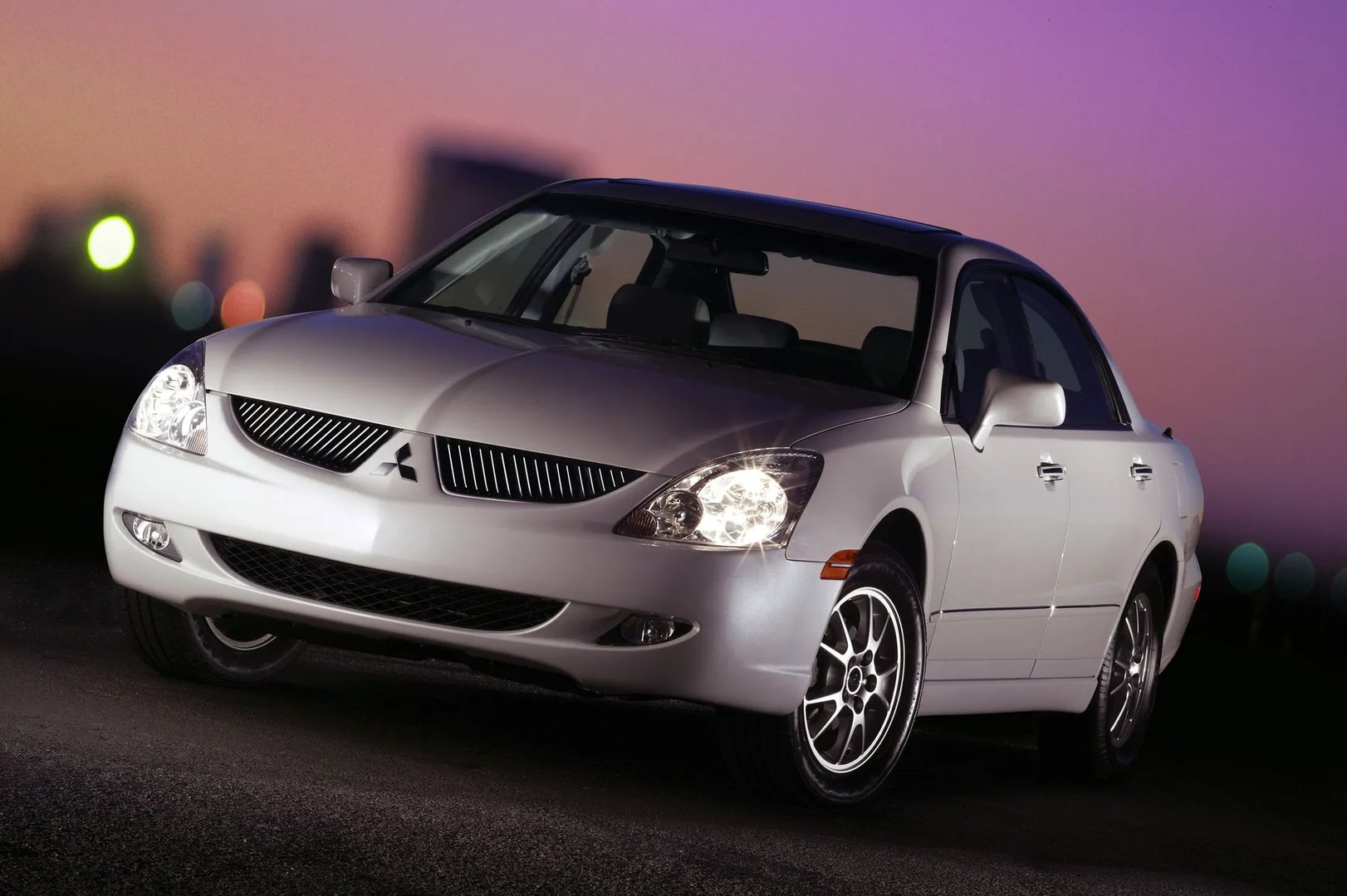Mitsubishi_Diamante_2_generation__Sedan__1.jpg