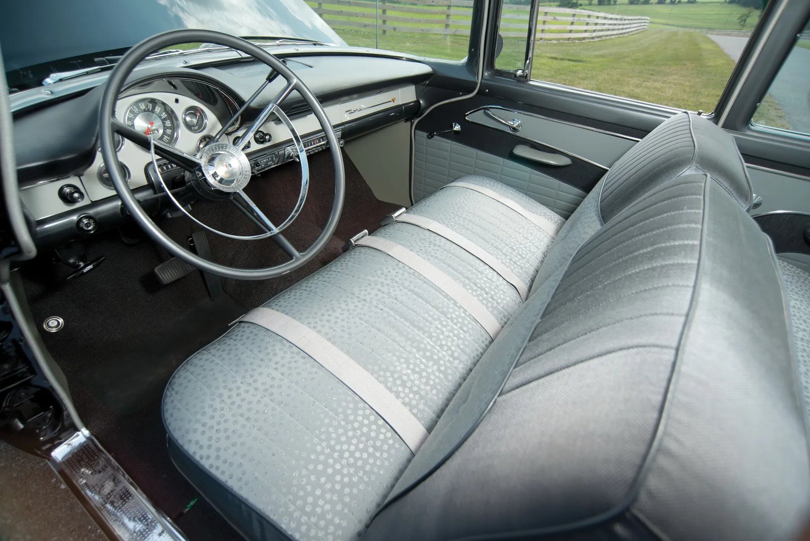 Ford_Fairlane_1_generation__Sedan_2-doors__4.jpg