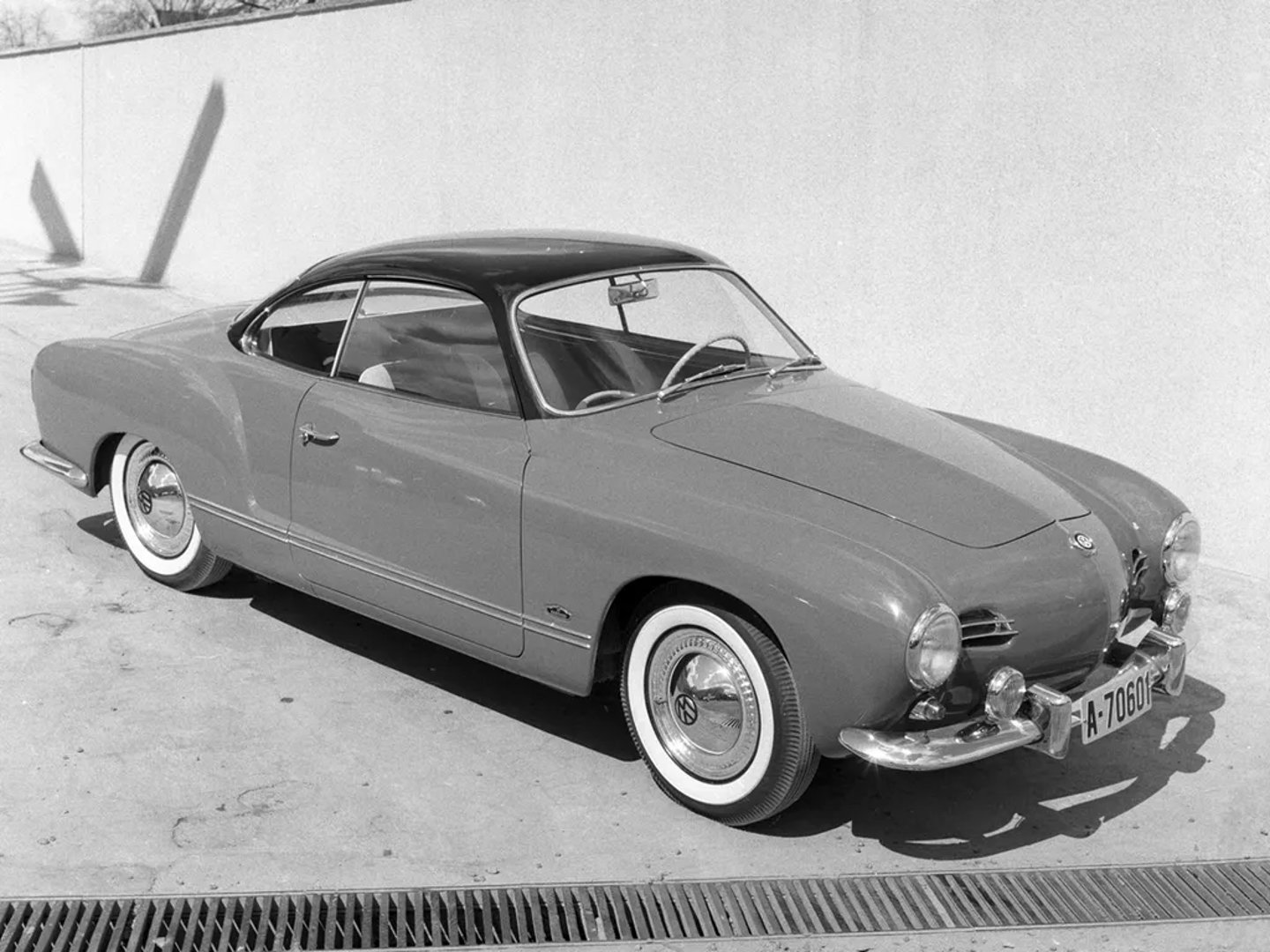 Volkswagen_Karmann-Ghia_1_generation__Coupe__13.jpg