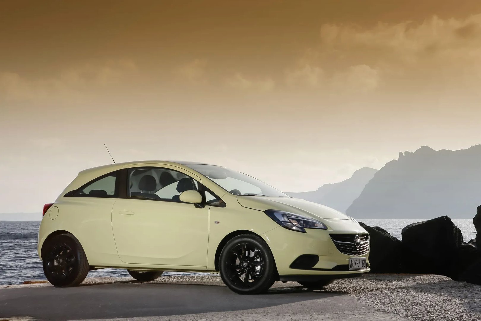 Opel_Corsa_5_generation__Mini_3-doors__4.jpg