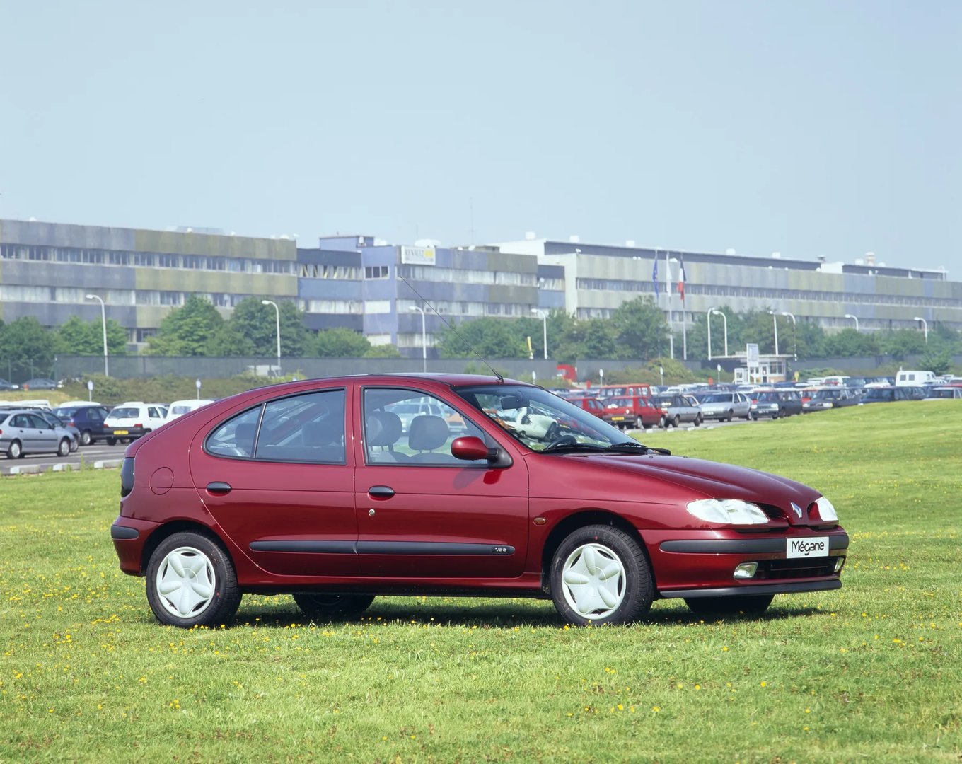Renault_Megane_1_generation__Hatchback_5-door__4.jpg