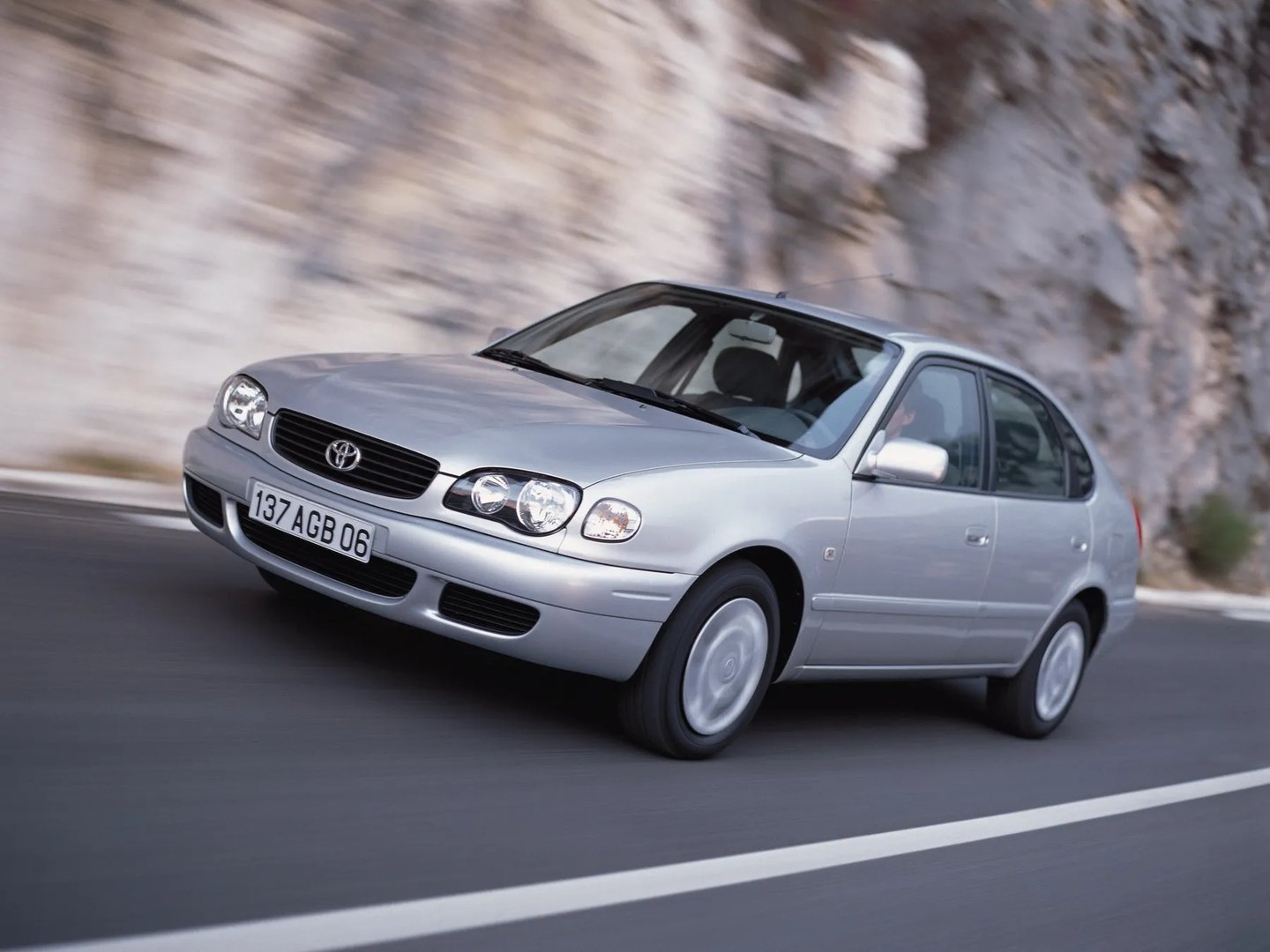 Toyota_Corolla_8_generation__Liftback__4.jpg