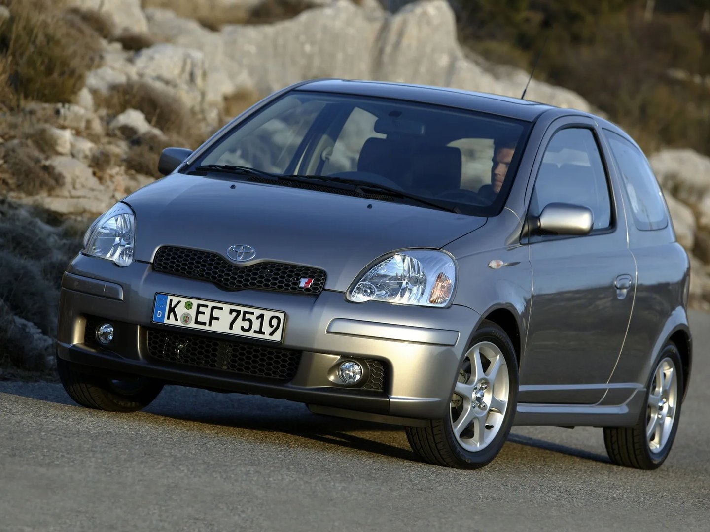 Toyota_Yaris_1_generation_restyling__Mini_3-doors__1.jpg