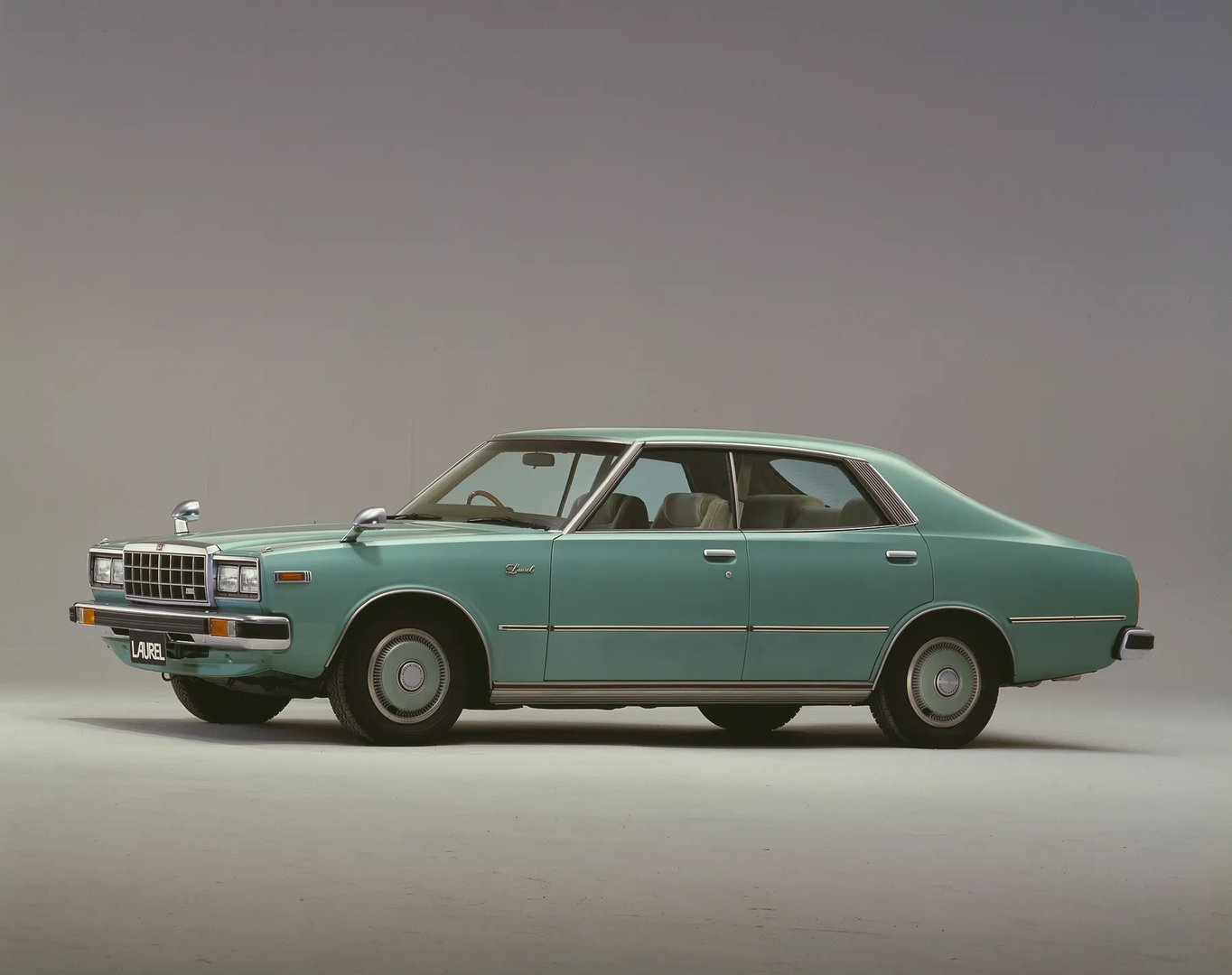Nissan_Laurel_3_generation__Sedan__7.jpg