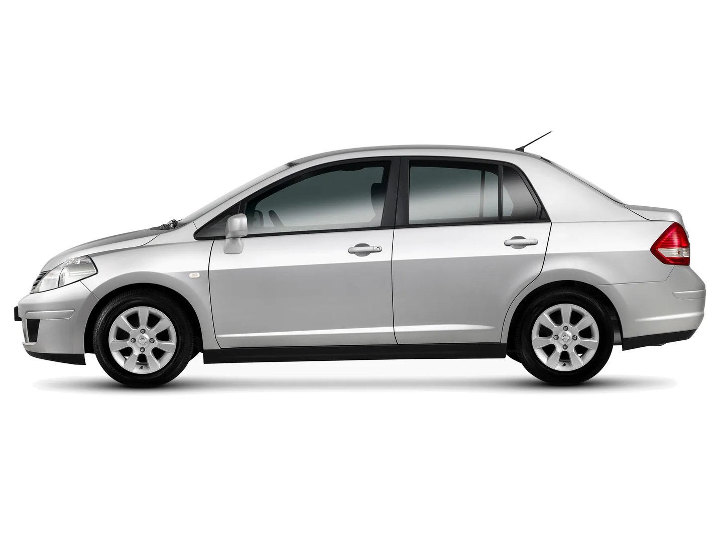 Nissan_Tiida_1_generation_restyling__Sedan__2.jpg