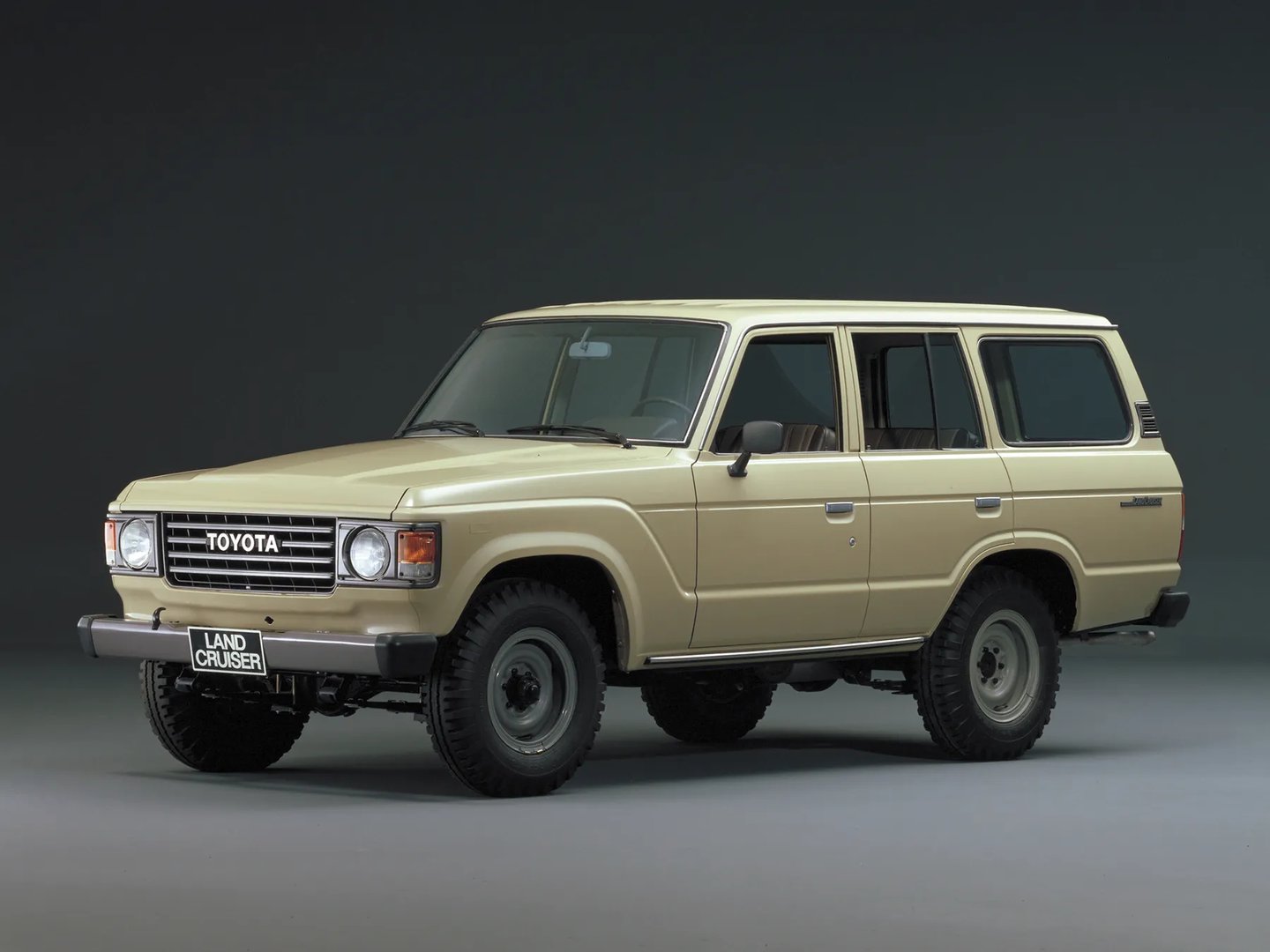 Toyota_LC_7_generation__SUV_5-doors__3.jpg