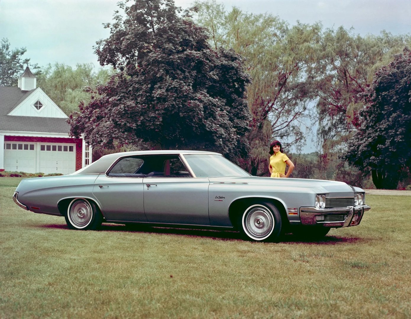 Buick_LeSabre_4_generation__Sedan_Hardtop__2.jpg