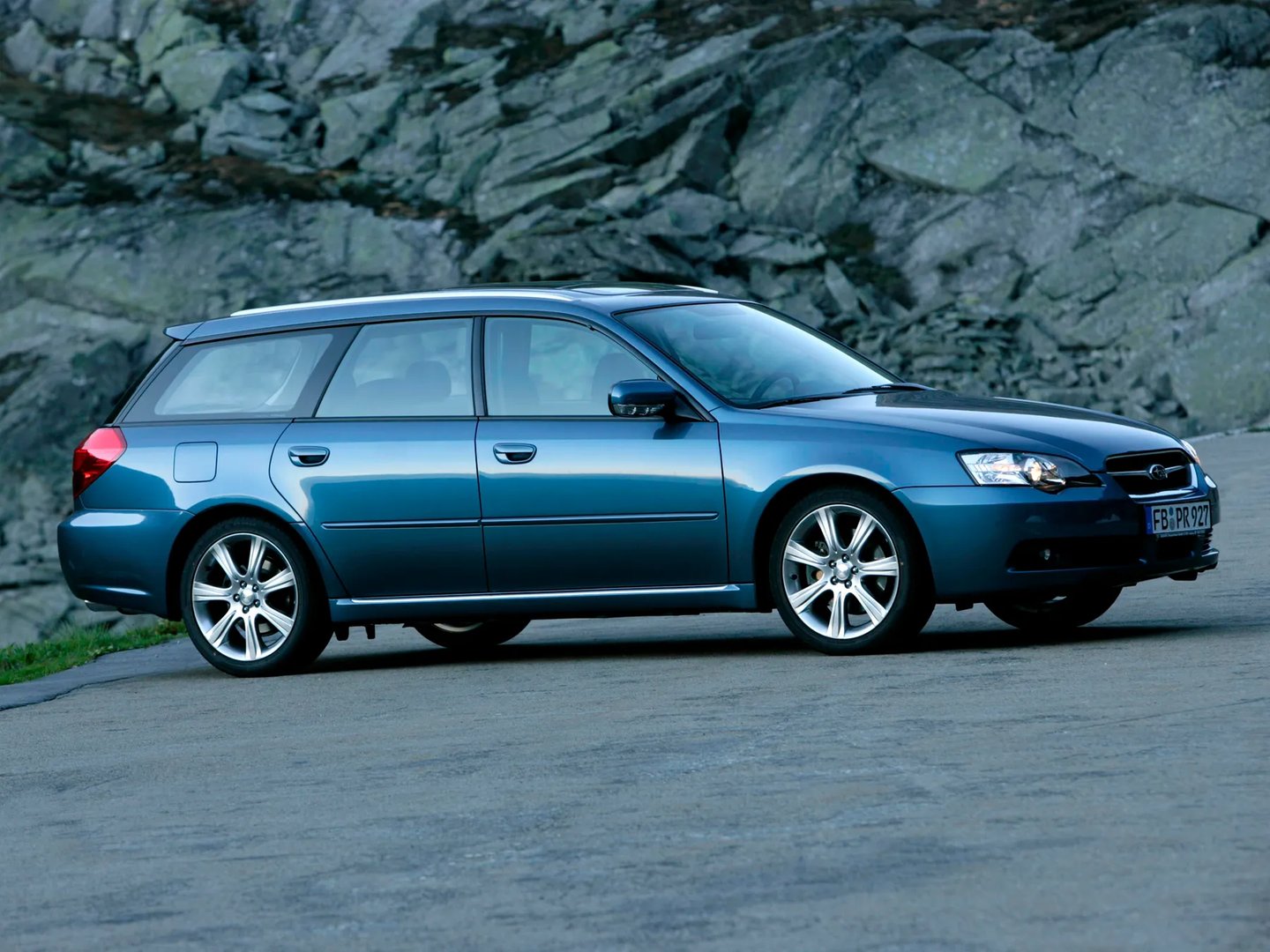 Subaru_Legacy_4_generation__Estate_5-door__5.jpg