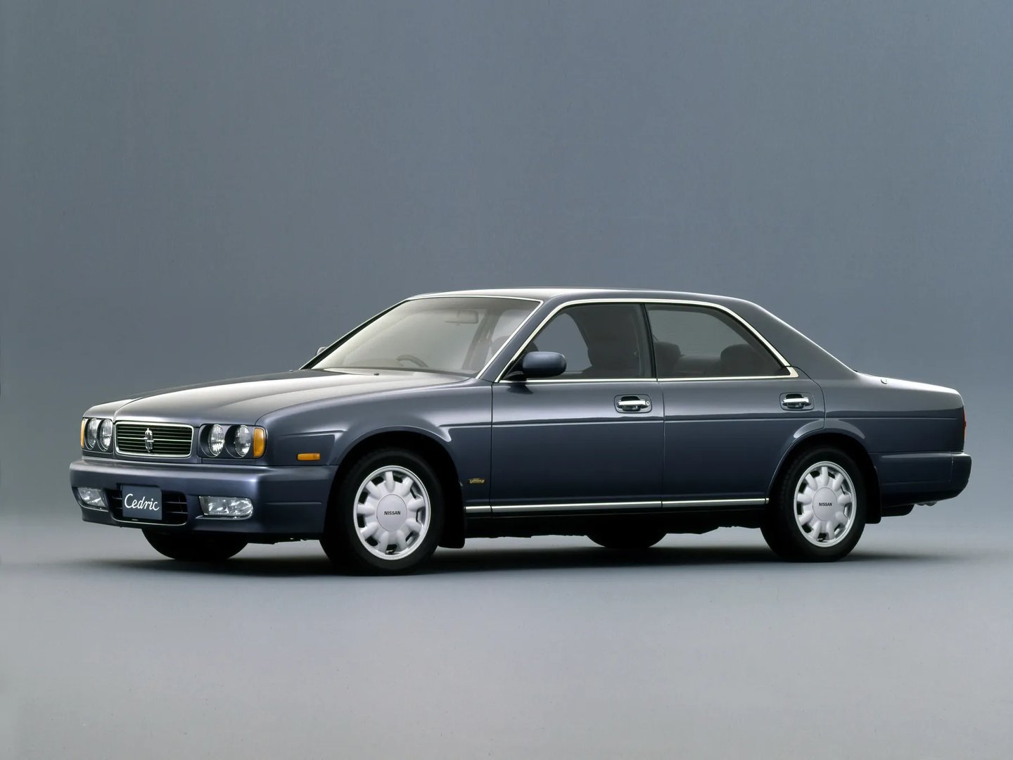 Nissan_Cedric_8_generation__Sedan__2.jpg
