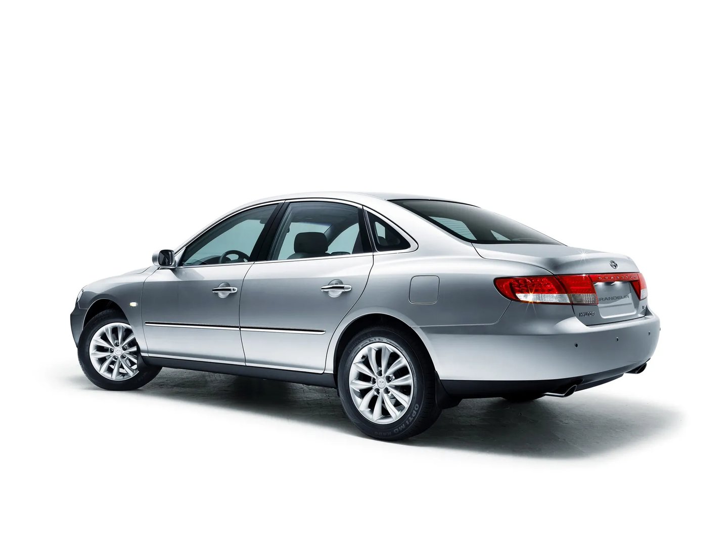 Hyundai_Grandeur_4_generation__Sedan__1.jpg