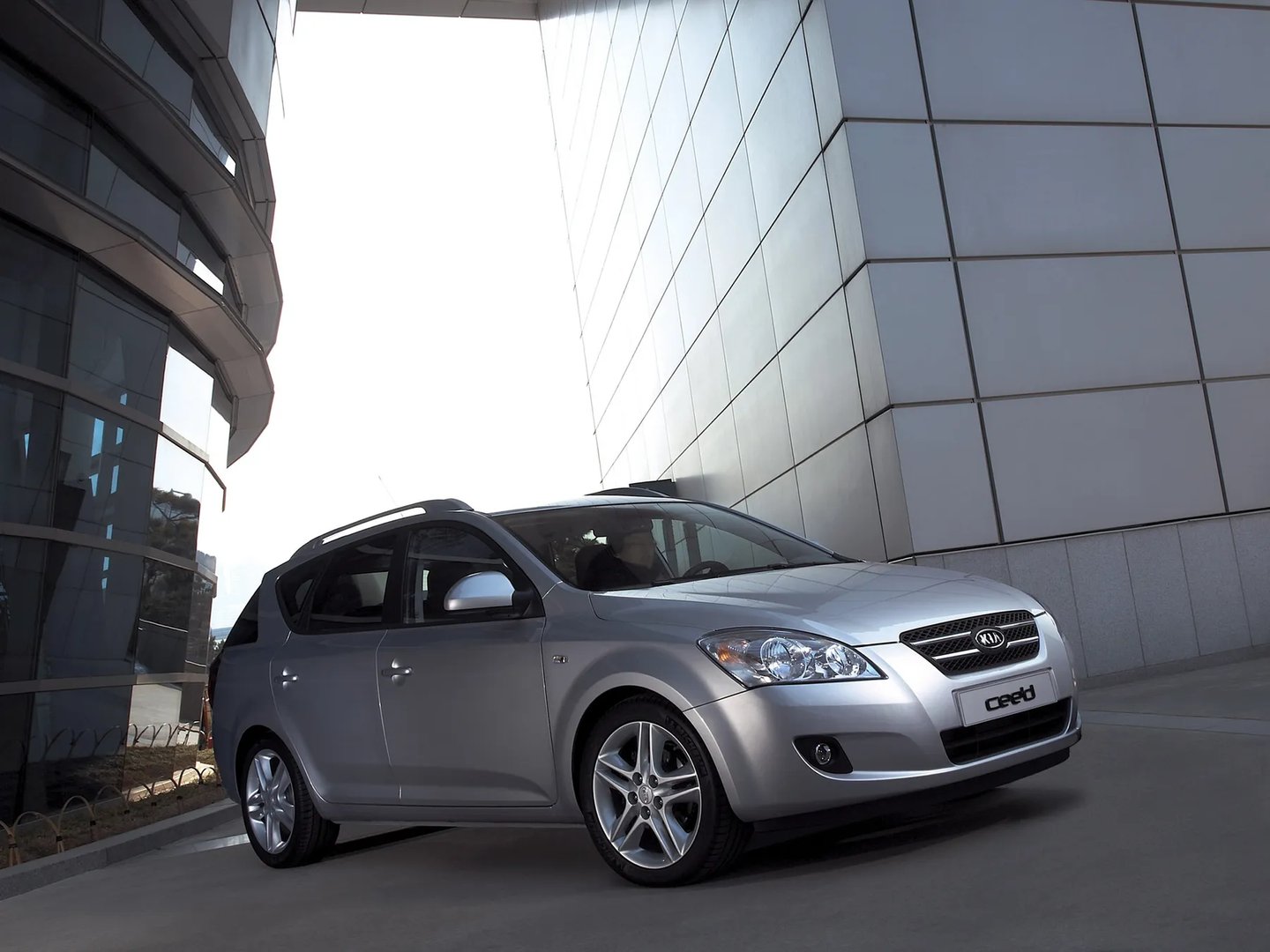 Kia_Ceed_1_generation__Estate_5-door__3.jpg