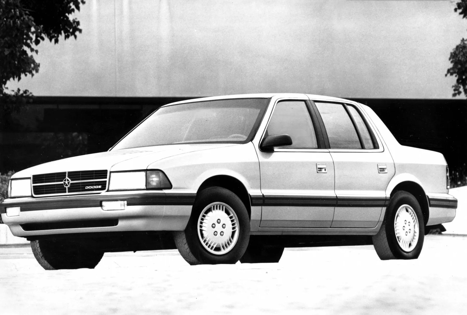Dodge_Spirit_1_generation__Sedan__9.jpg