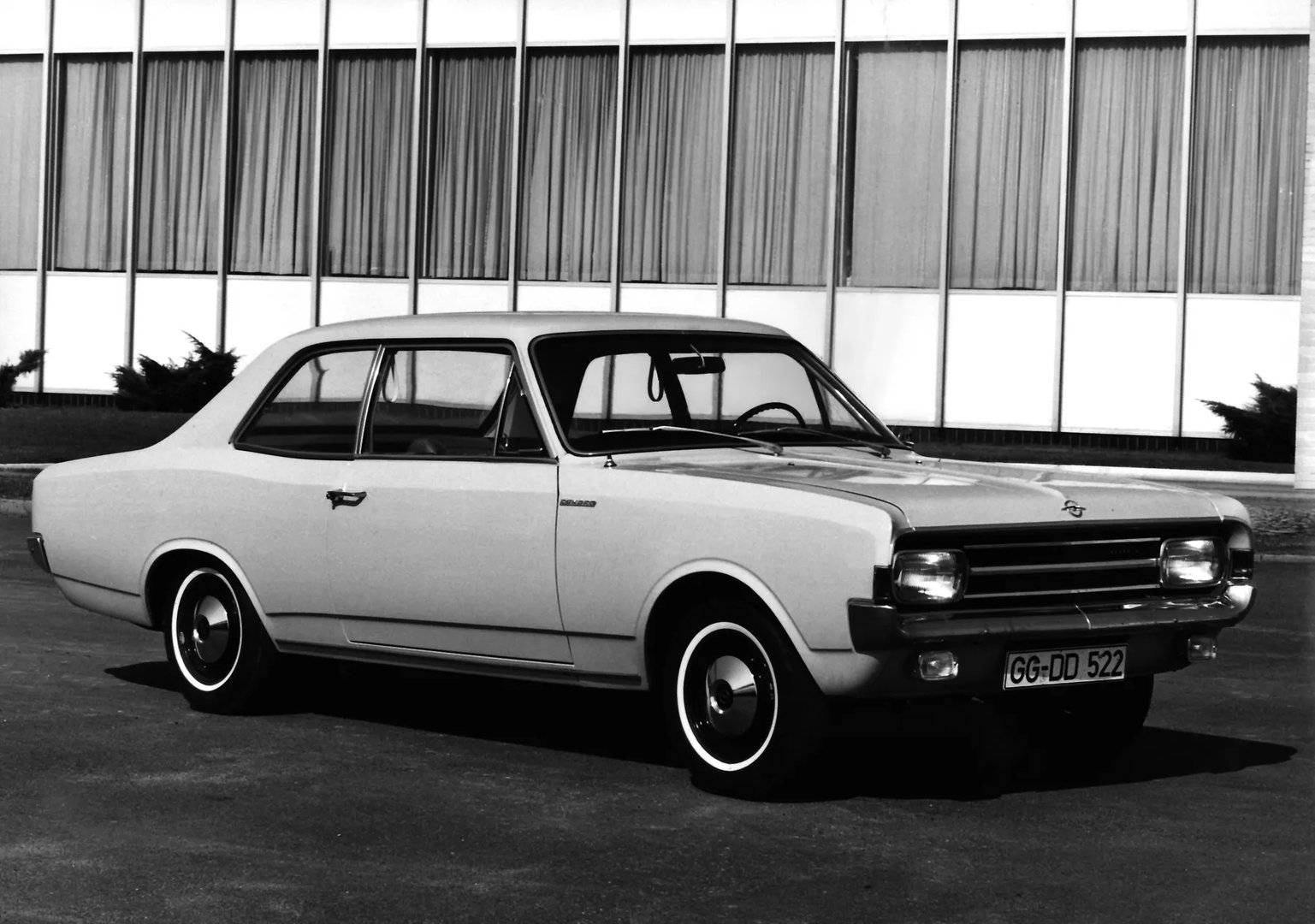 Opel_Rekord_3_generation__Sedan_2-doors__6.jpg