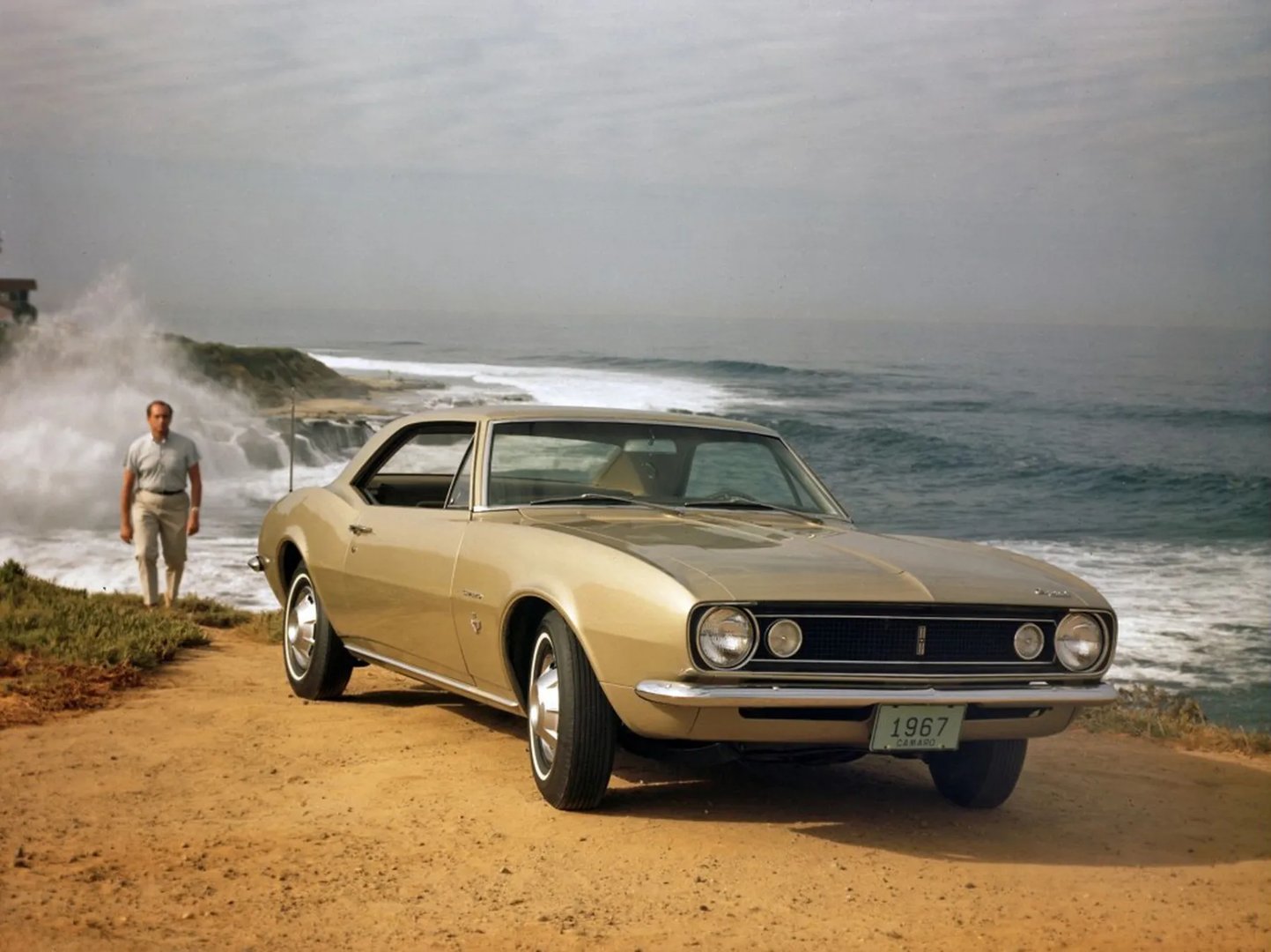 Chevrolet_Camaro_1_generation__Coupe__3.jpg