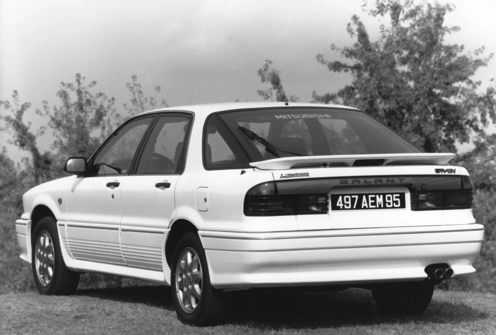 Mitsubishi_Galant_6_generation__Hatchback_5-door__1.jpg