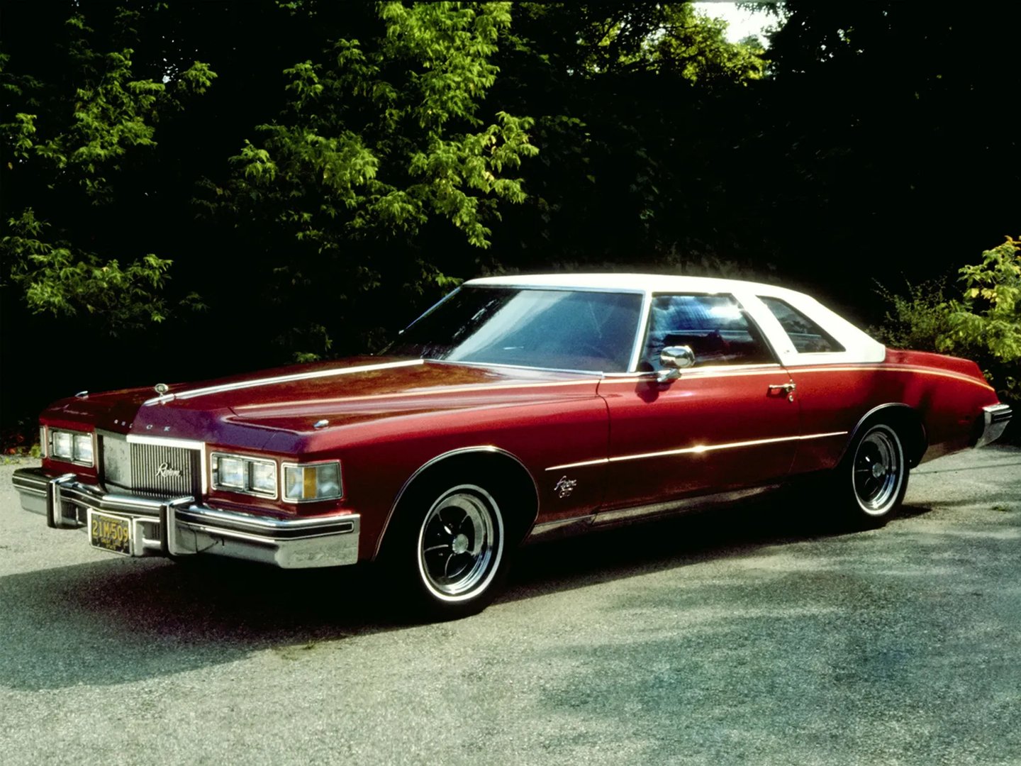 Buick_Riviera_4_generation__Coupe__5.jpg