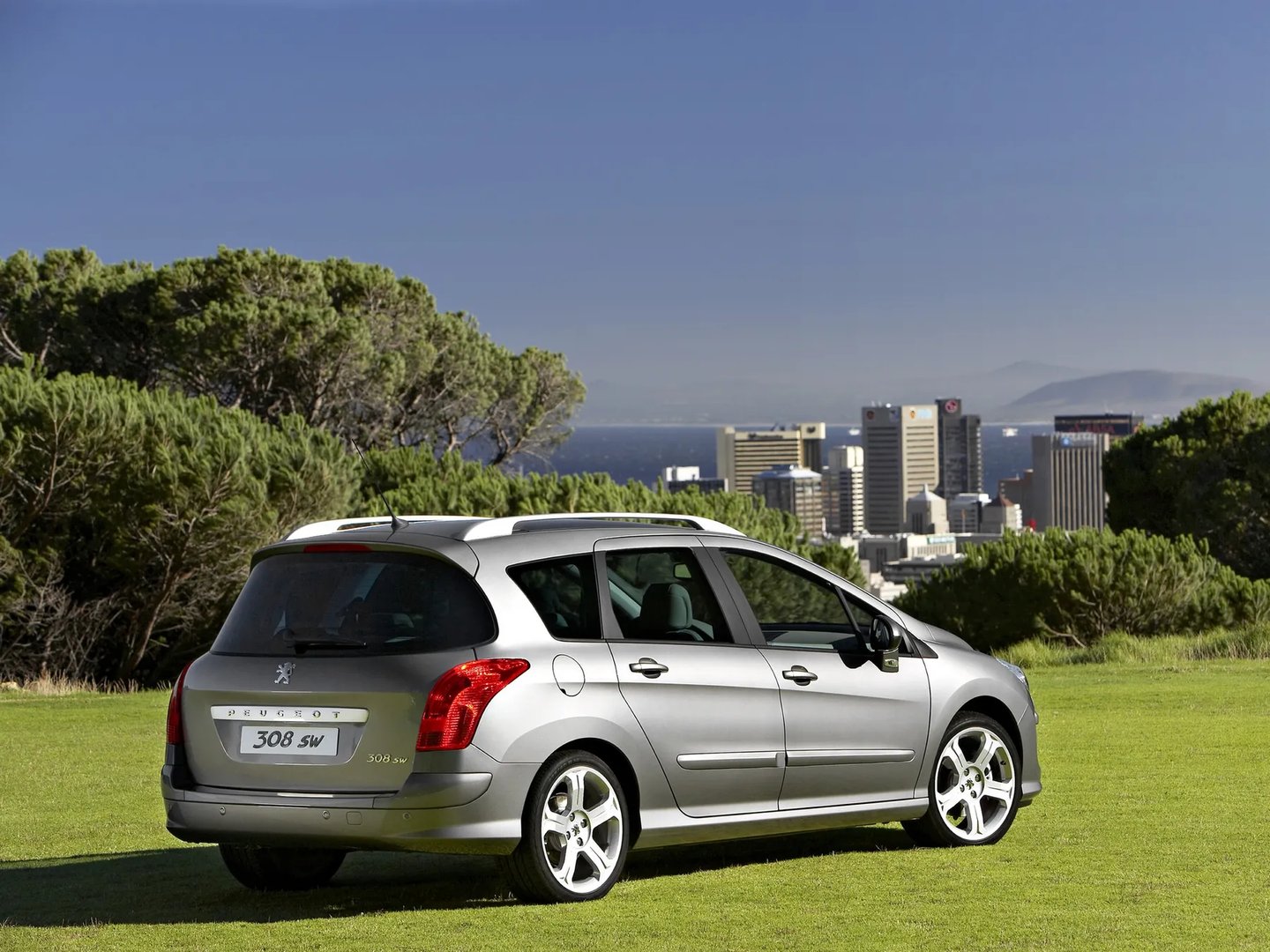 Peugeot_308_1_generation__Estate_5-door__13.jpg