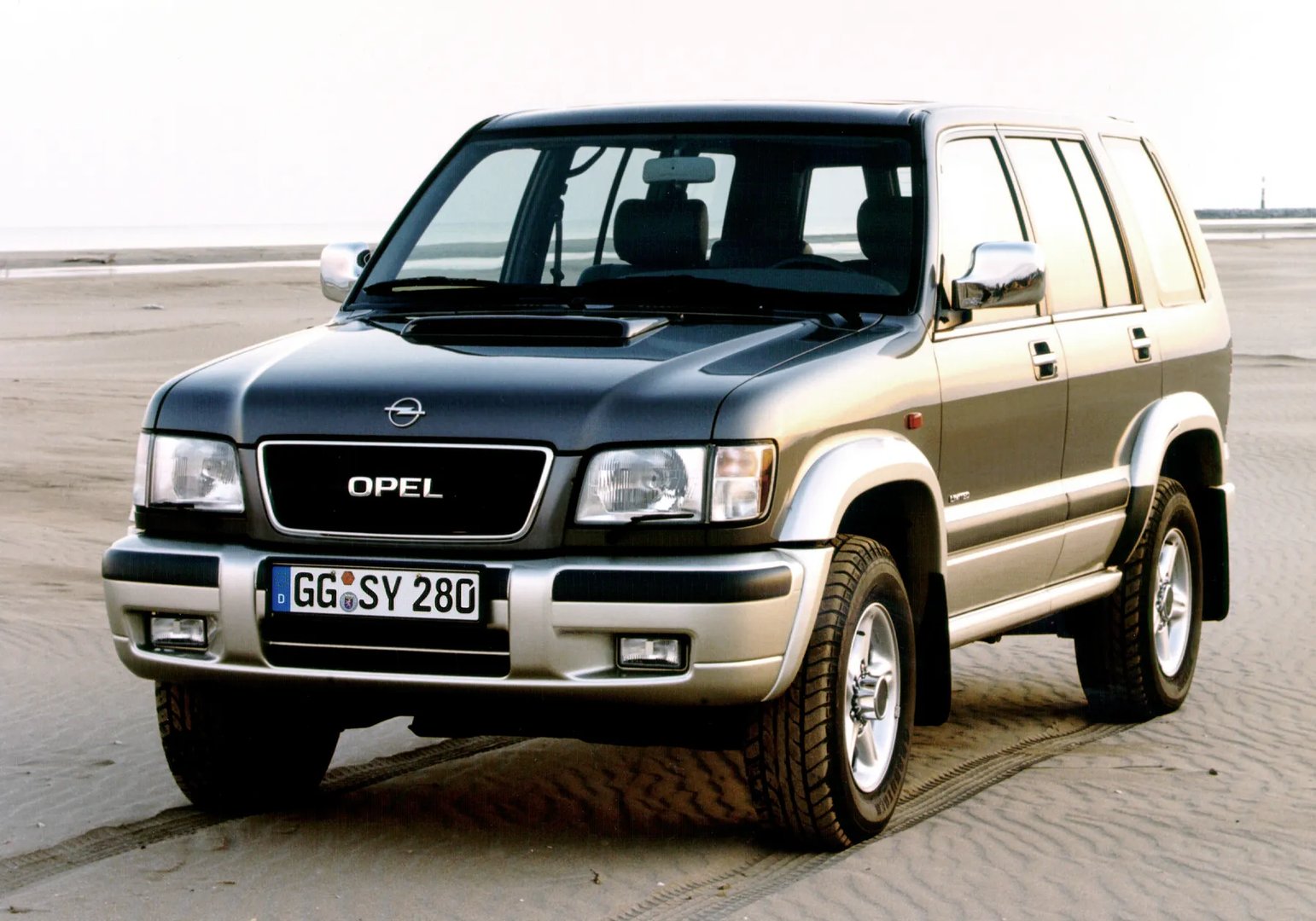 Opel_Monterey_1_generation_restyling__SUV_5-doors__4.jpg