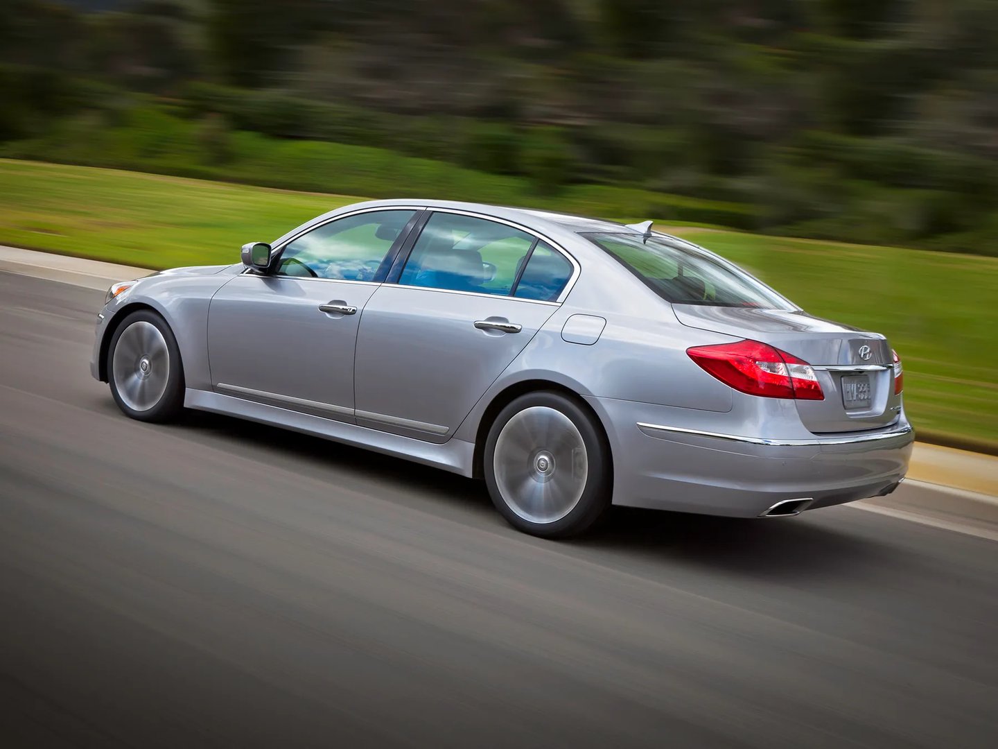 Hyundai_Genesis_1_generation_restyling__Sedan__3.jpg