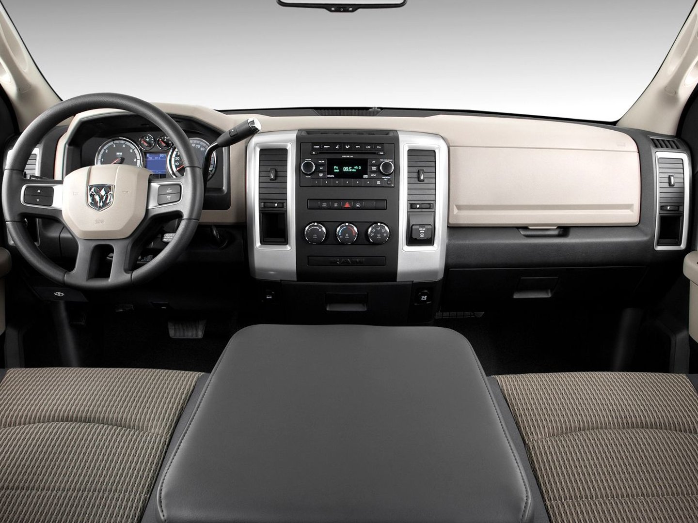 ram_1500_Classic_4_generation__Pickup_single-cab__9.jpg