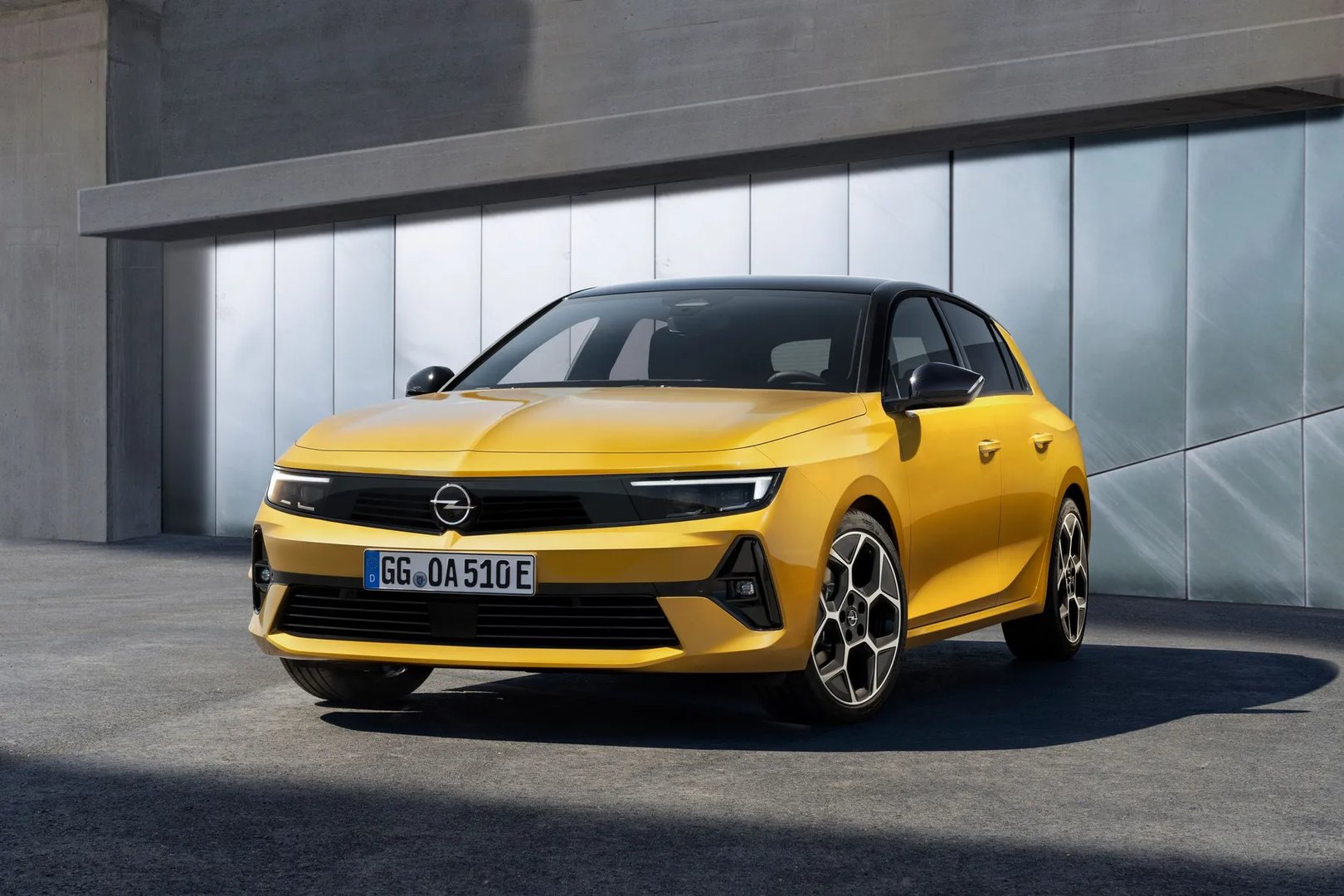 Opel_Astra_6_generation__Hatchback_5-door__1.jpg