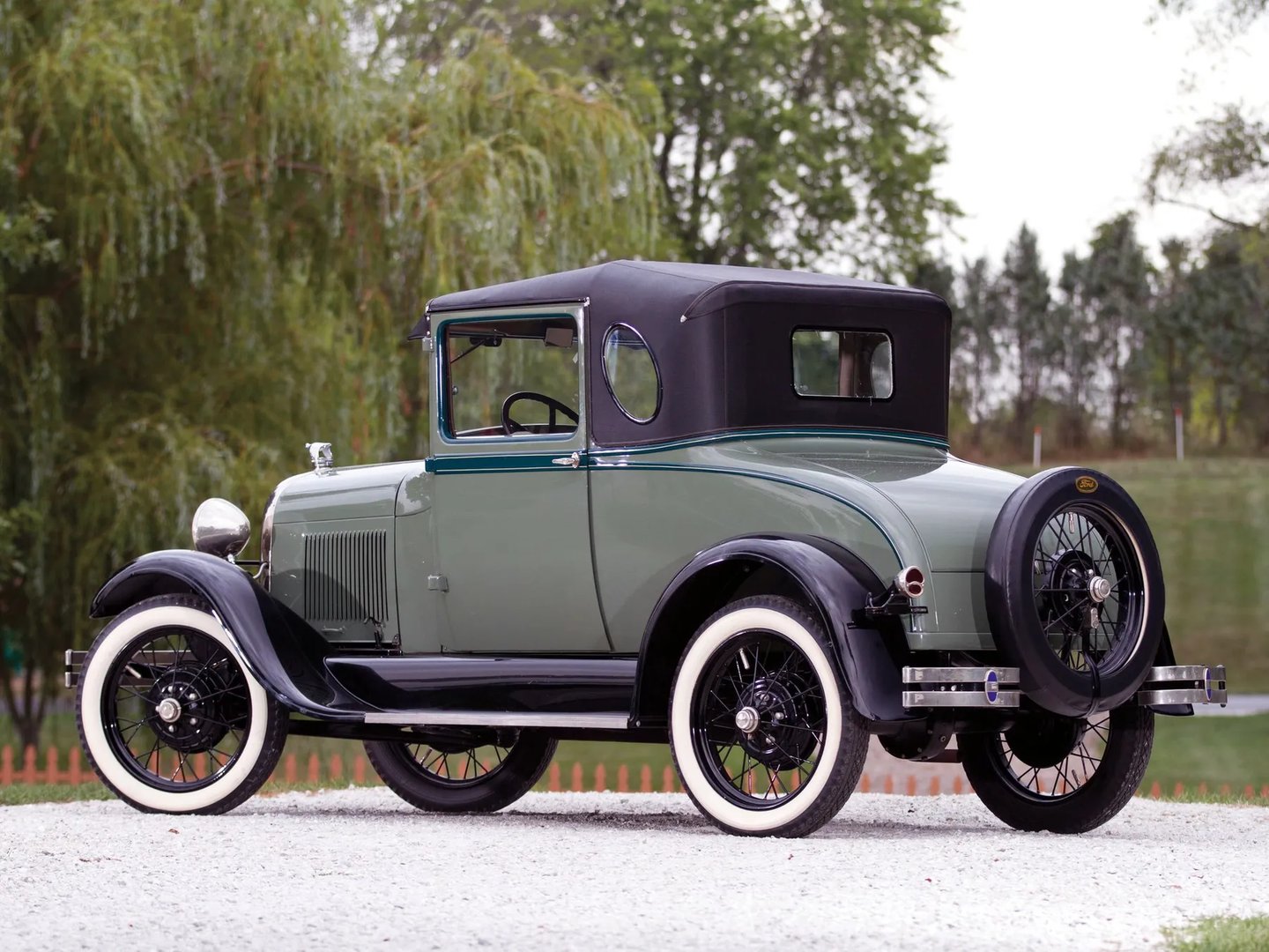 Ford_Model_A_1_generation__Coupe__1.jpg