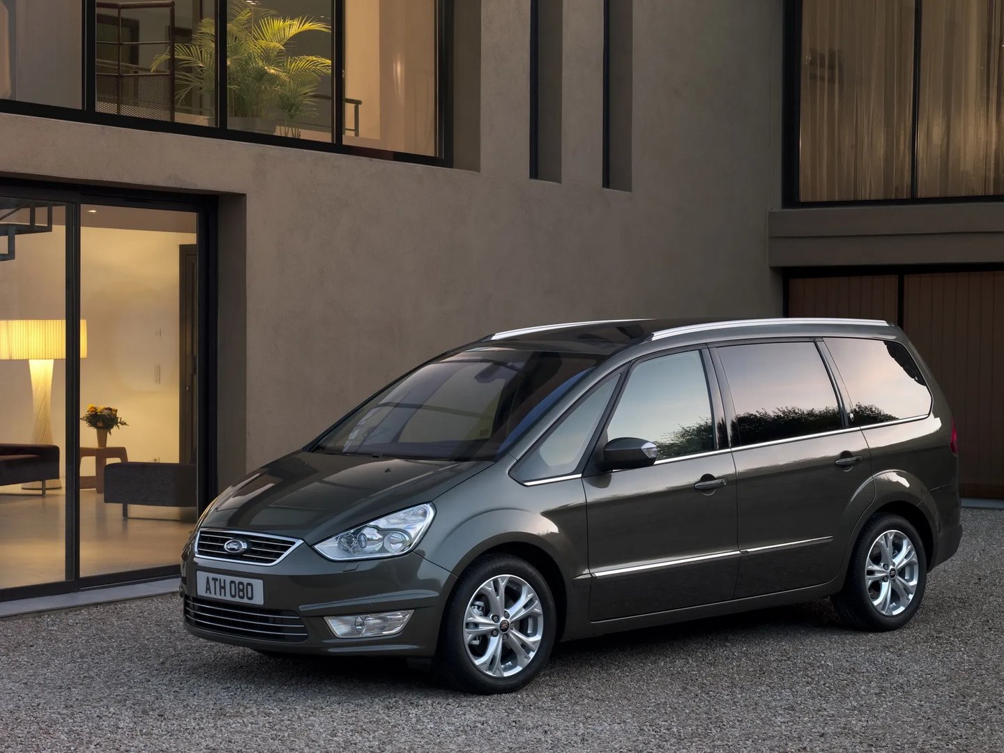 Ford_Galaxy_2_generation_restyling__Minivan__6.jpg
