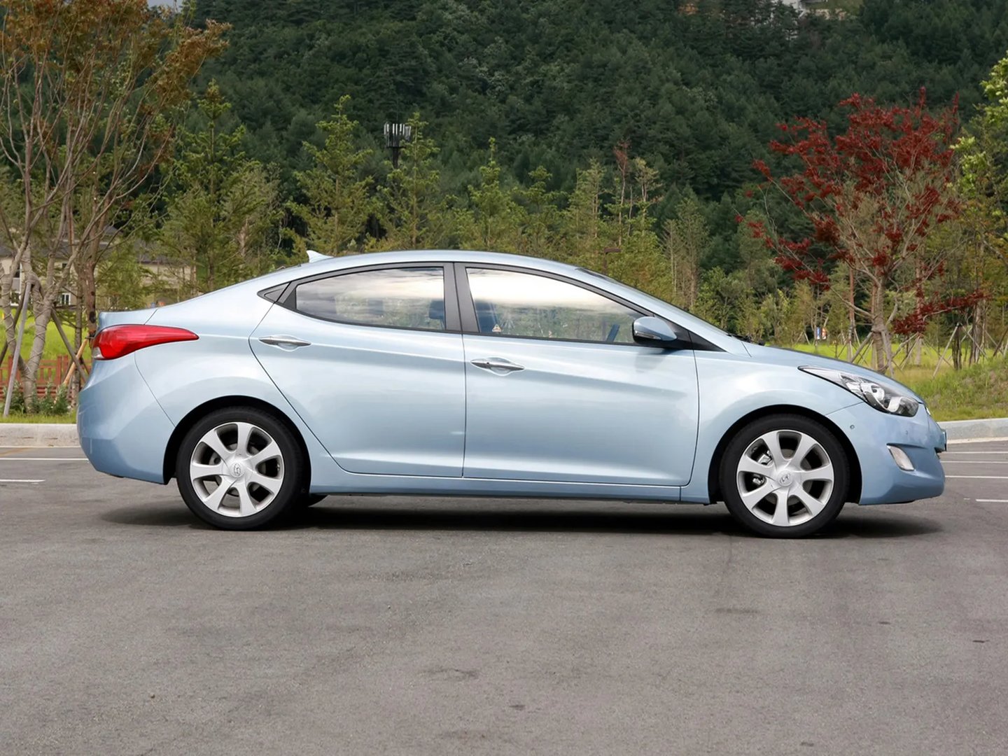 Hyundai_Avante_5_generation__Sedan__4.jpg
