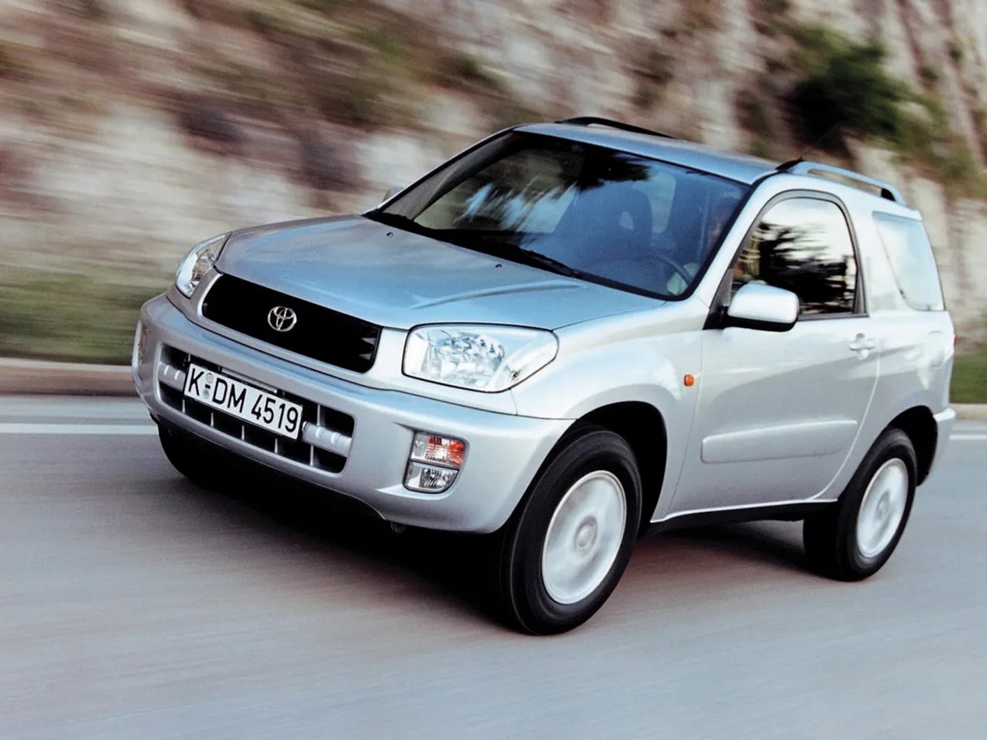 Toyota_RAV4_2_generation__SUV_3-doors__4.jpg