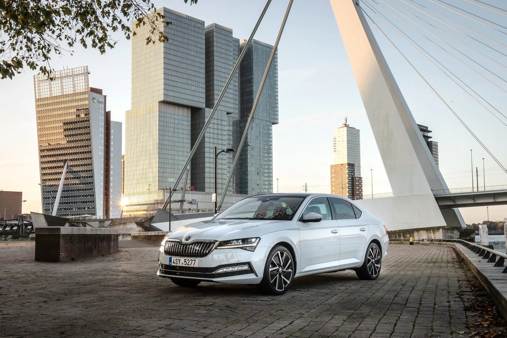 Skoda_Superb_3_generation_restyling__Liftback__8.jpg