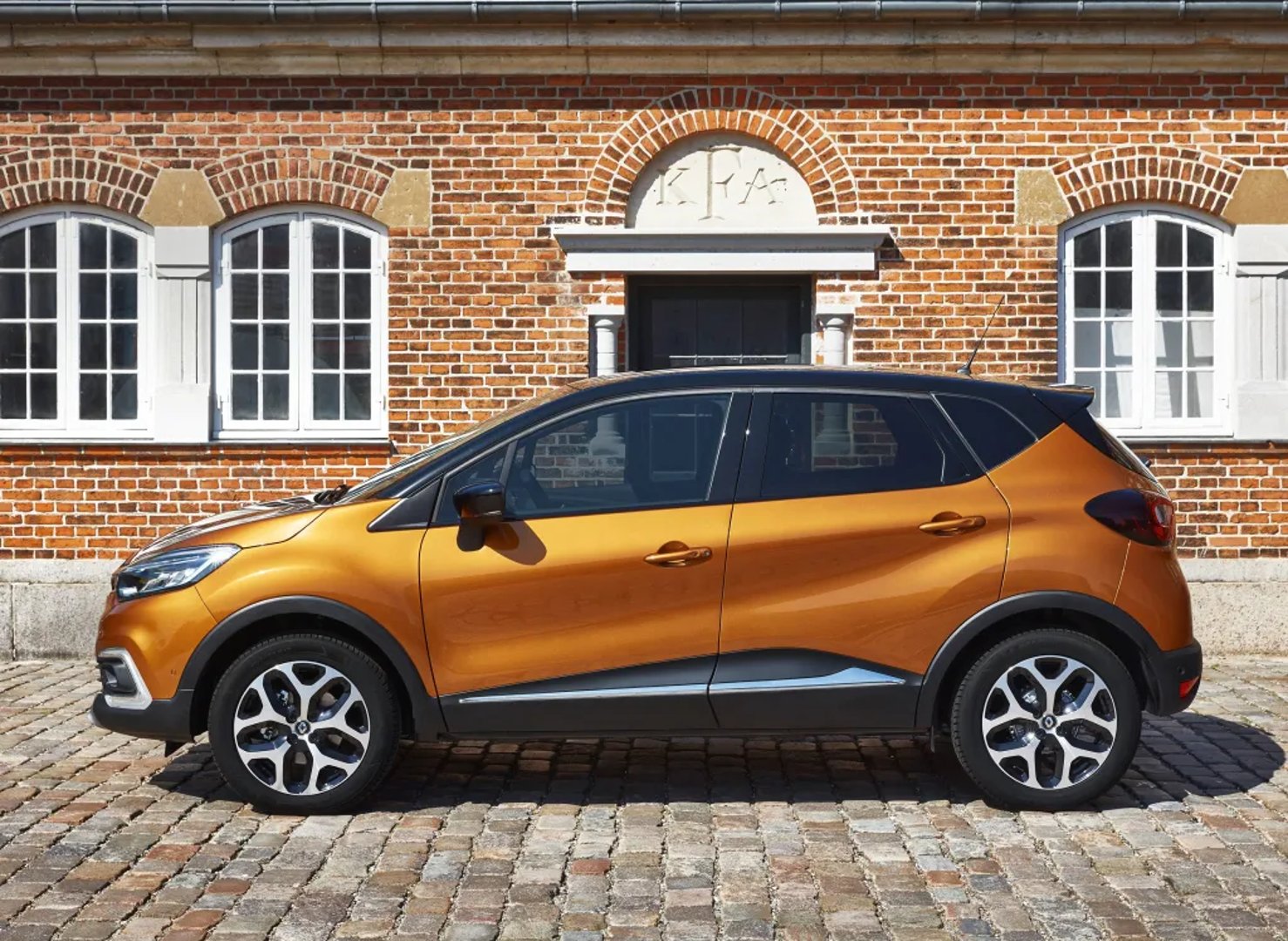 Renault_Captur_1_generation_restyling__SUV_5-doors__8.jpg