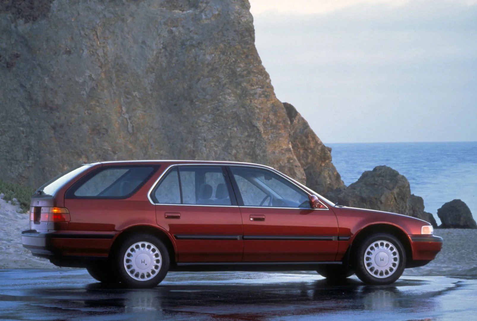Honda_Accord_4_generation__Estate_5-door__1.jpg