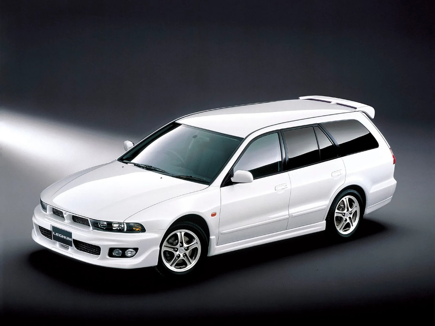 Mitsubishi_Legnum_1_generation__Estate_5-door__4.jpg