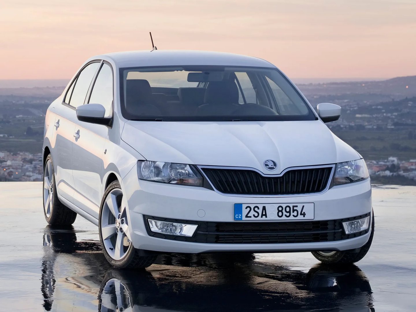 Skoda_Rapid_1_generation__Liftback__10.jpg